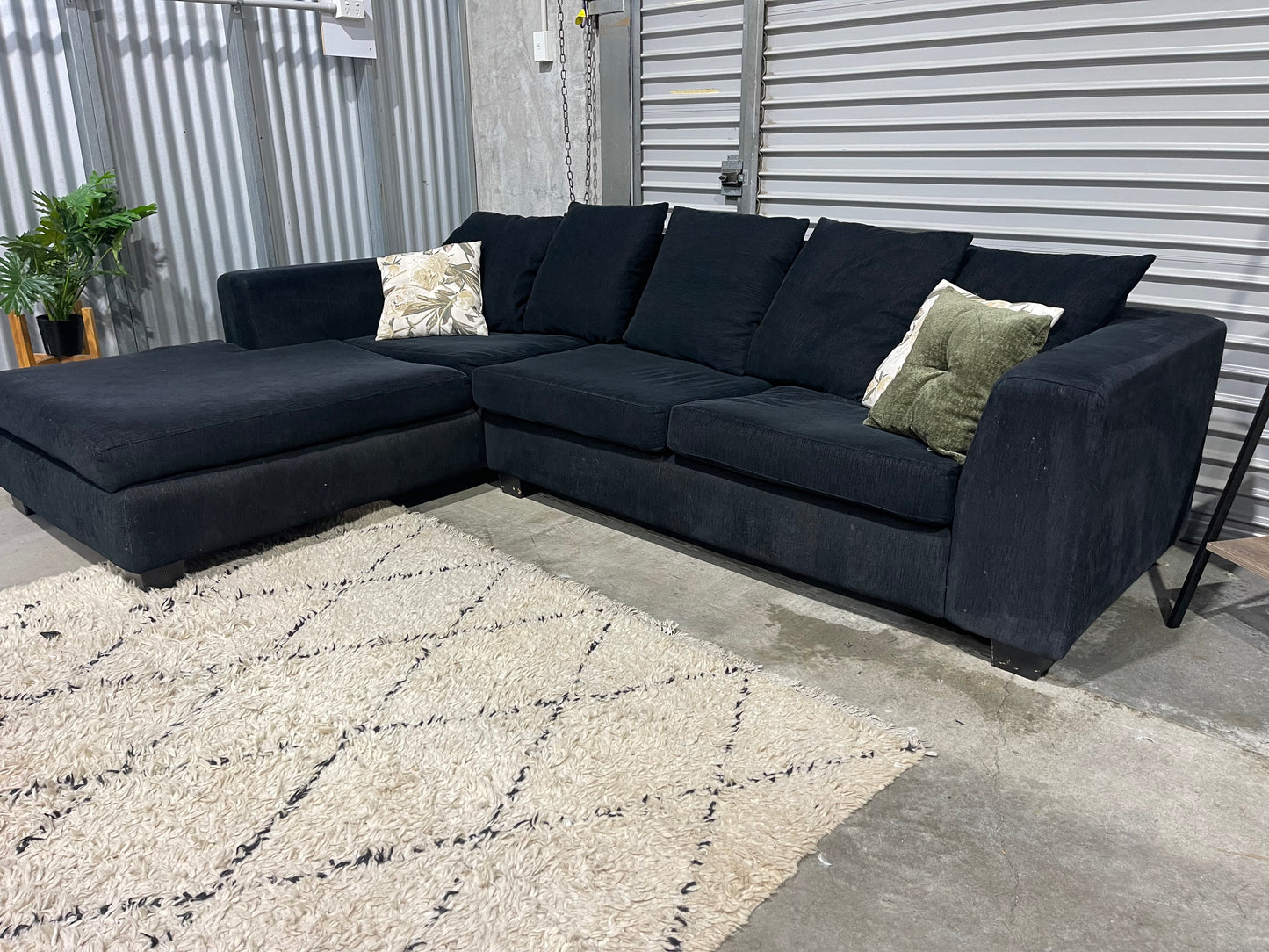 EXCELLENT CONDITION NZ MADE
4 SEATER L SHAPE WITH CHAISE