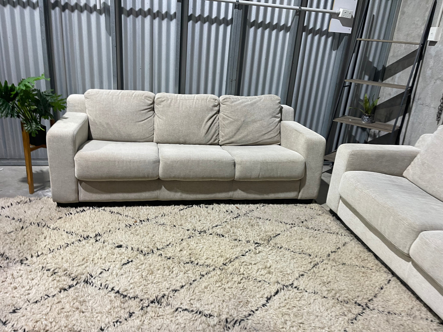 GREAT CONDITION HARVEY NORMAN 2+3 SEATER LOUNGE SUITE