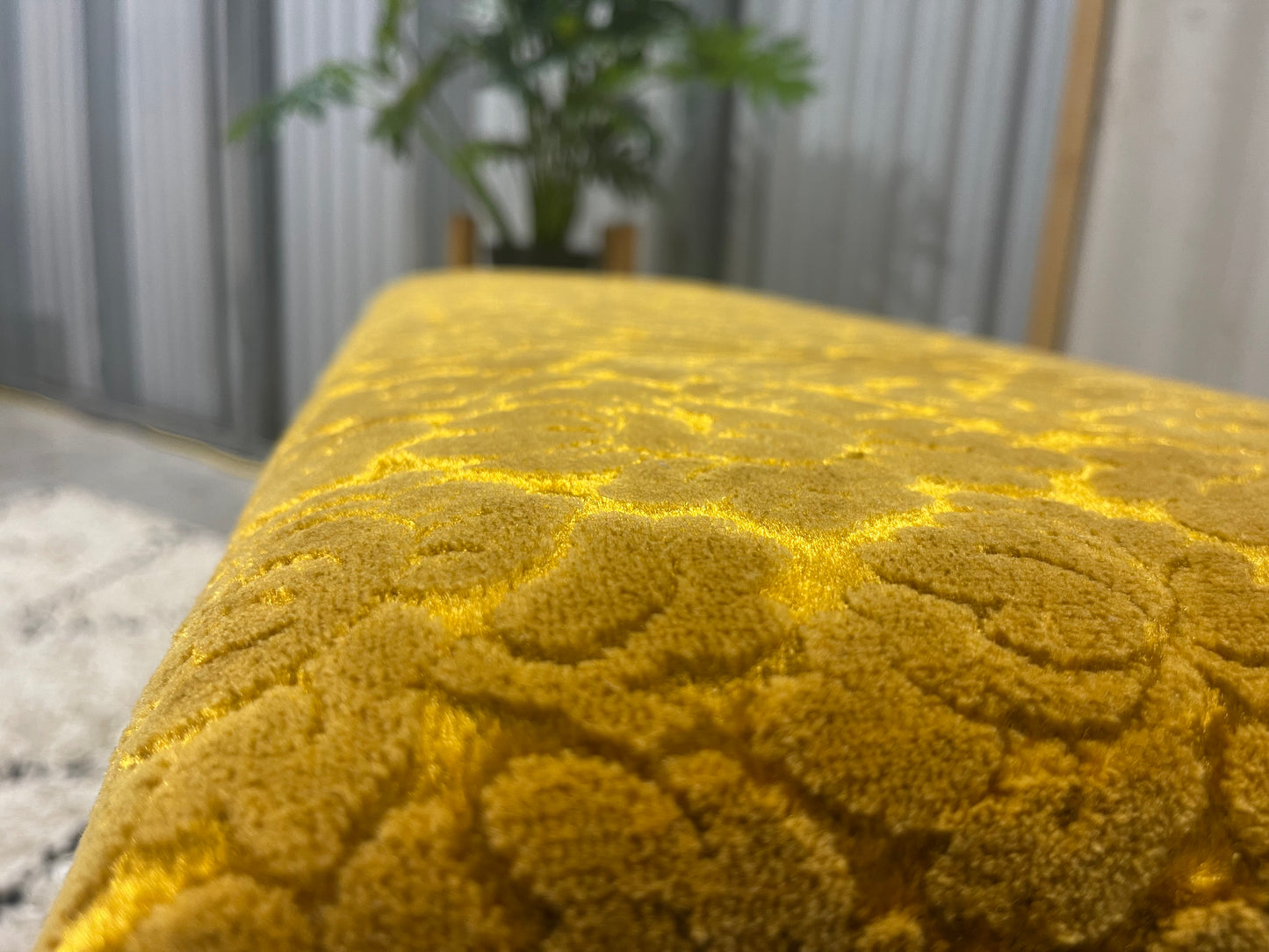 !!!FREE DELIVERY!!! π π¦ Fully Restored Vintage - Vintage Gold Brocade Upholstery - Queen Anne Style Dressing Chair