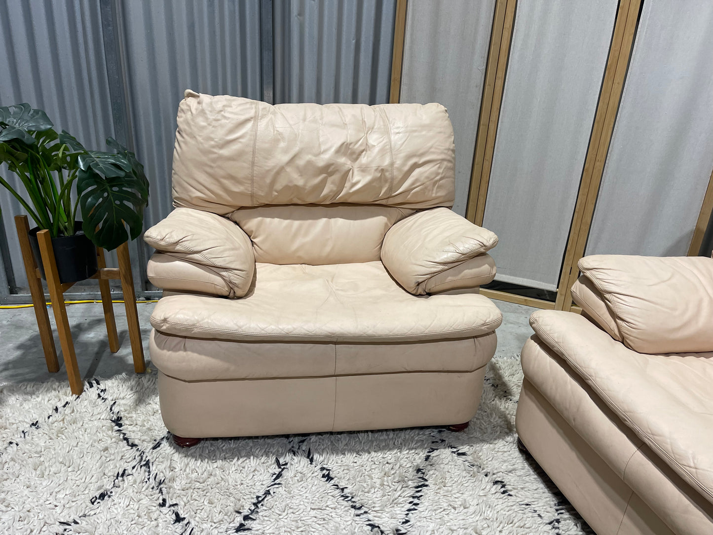 Excellent Condition
- MCCANN & CO BRANDED - GENUINE BOBINE HIDE LEATHER - Cream Colour - 2 x Armchair Set