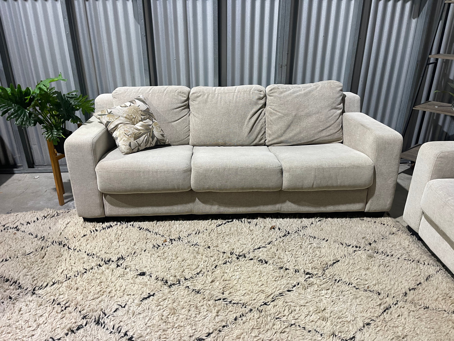 GREAT CONDITION HARVEY NORMAN 2+3 SEATER LOUNGE SUITE