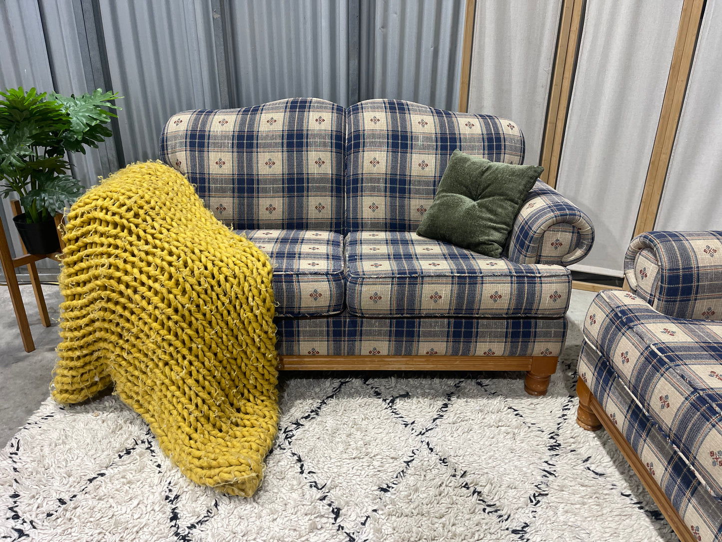 !!!FREE DELIVERY!!! π π¦ Excellent Condition - Patterned Canvas Burlap - D.A. LEWIS BRANDED - 2 + 1 Seater Lounge Suite