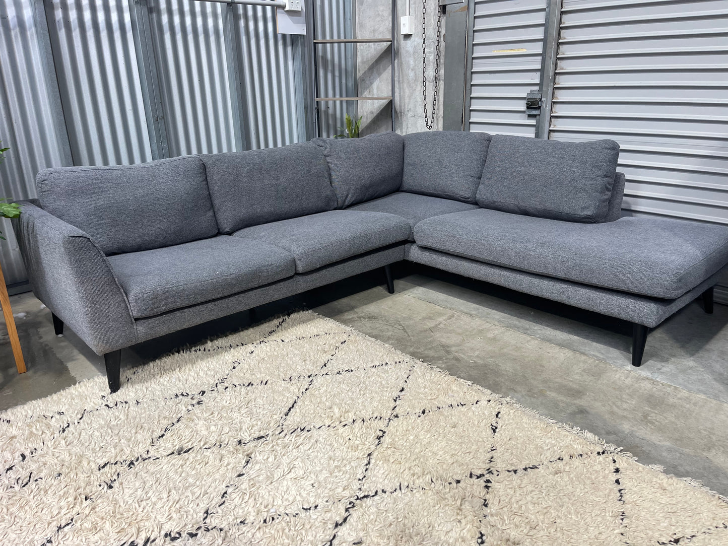 EXCELLENT CONDITION
FREEDOM 4.5 SEATER CORNER
LOUNGE SUITE