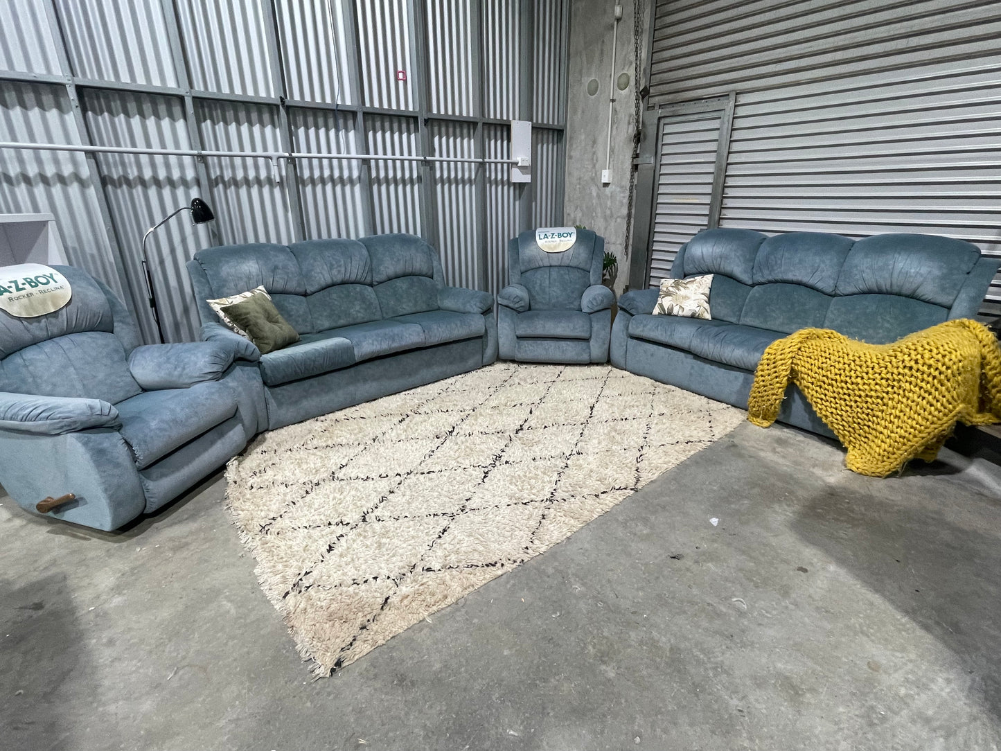 GREAT CONDITION 10 SEATER LOUNGE SUITE
2x ROCKER RECLINER
2x 3 SEATER COUCHES
2x OCCASION CHAIR