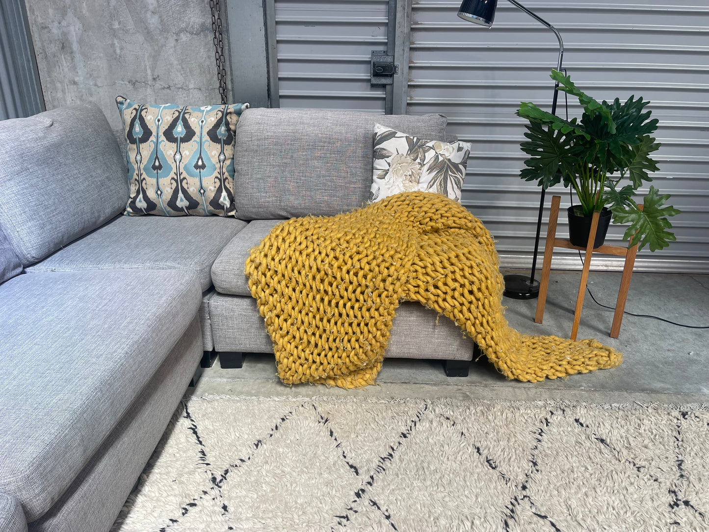 GOOD CONDITION
NZ MADE MODULAR 4.5 SEATER CORNER