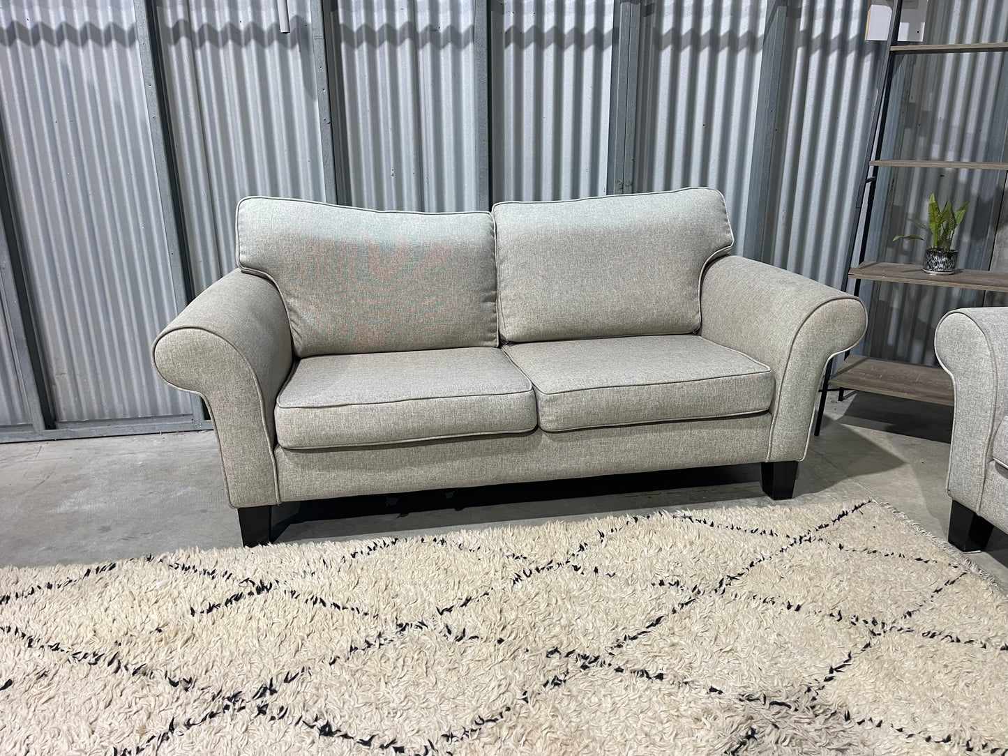 GOOD CONDITION
2+3 SEATER LOUNGE SUITE