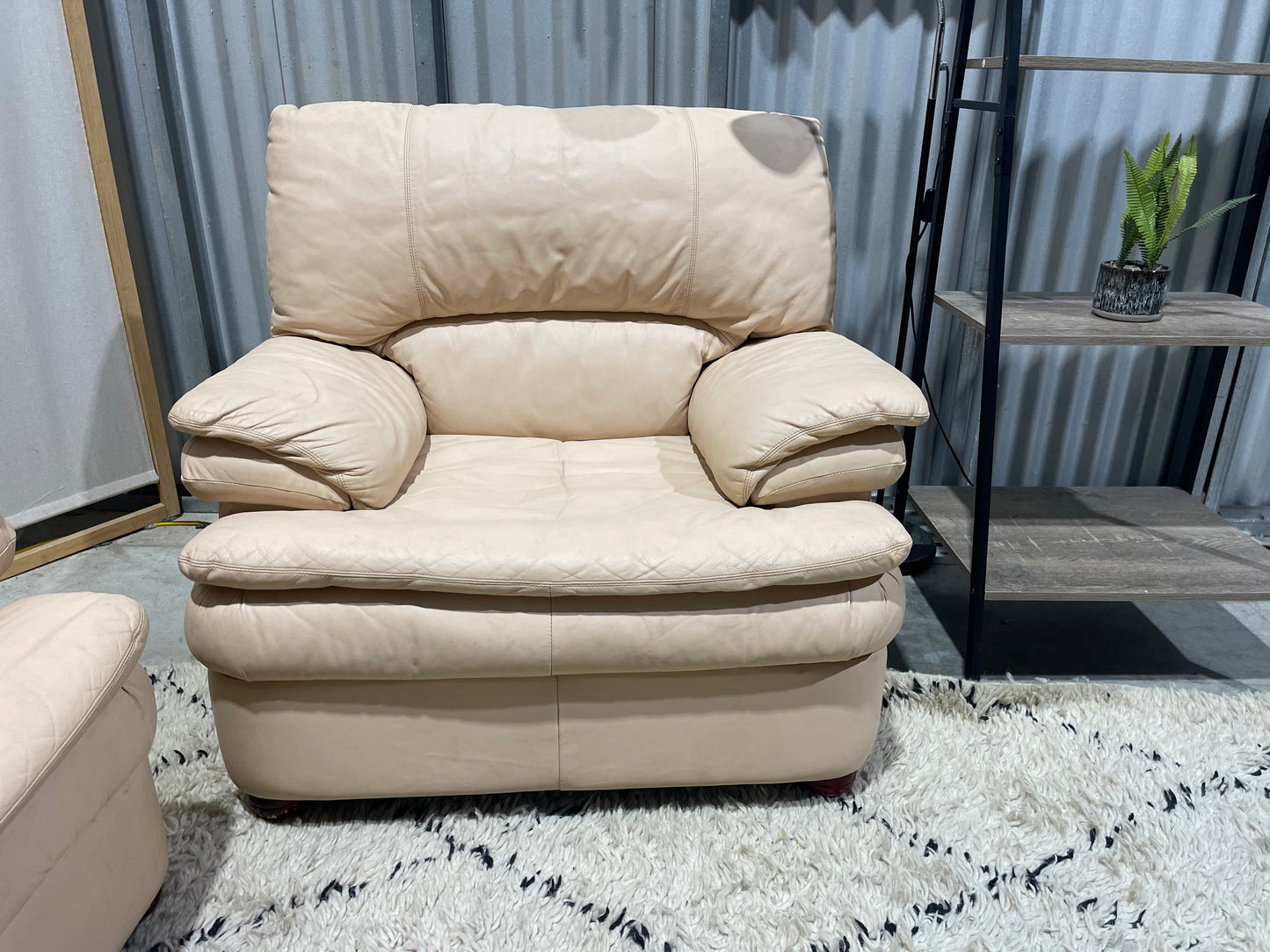 Excellent Condition
- MCCANN & CO BRANDED - GENUINE BOBINE HIDE LEATHER - Cream Colour - 2 x Armchair Set