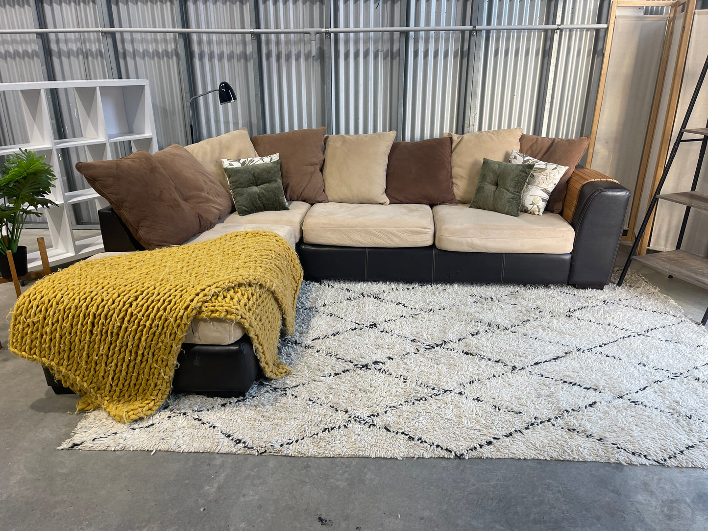 !!!FREE DELIVERY!!! π π¦ Good Condition - Woodland Brown Leather Look - 5 seater Corner lounge Suite with Chaise