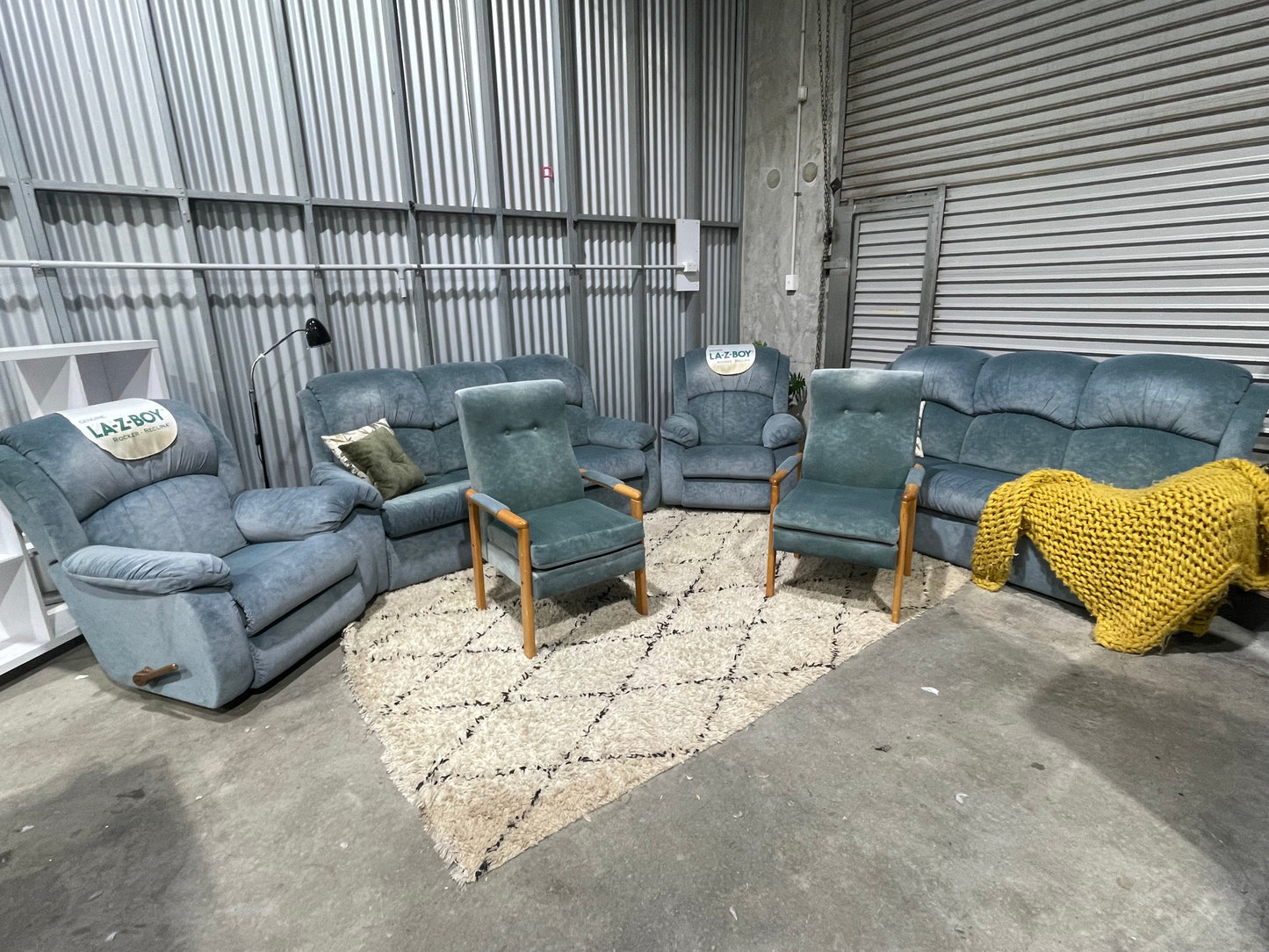 GREAT CONDITION 10 SEATER LOUNGE SUITE
2x ROCKER RECLINER
2x 3 SEATER COUCHES
2x OCCASION CHAIR