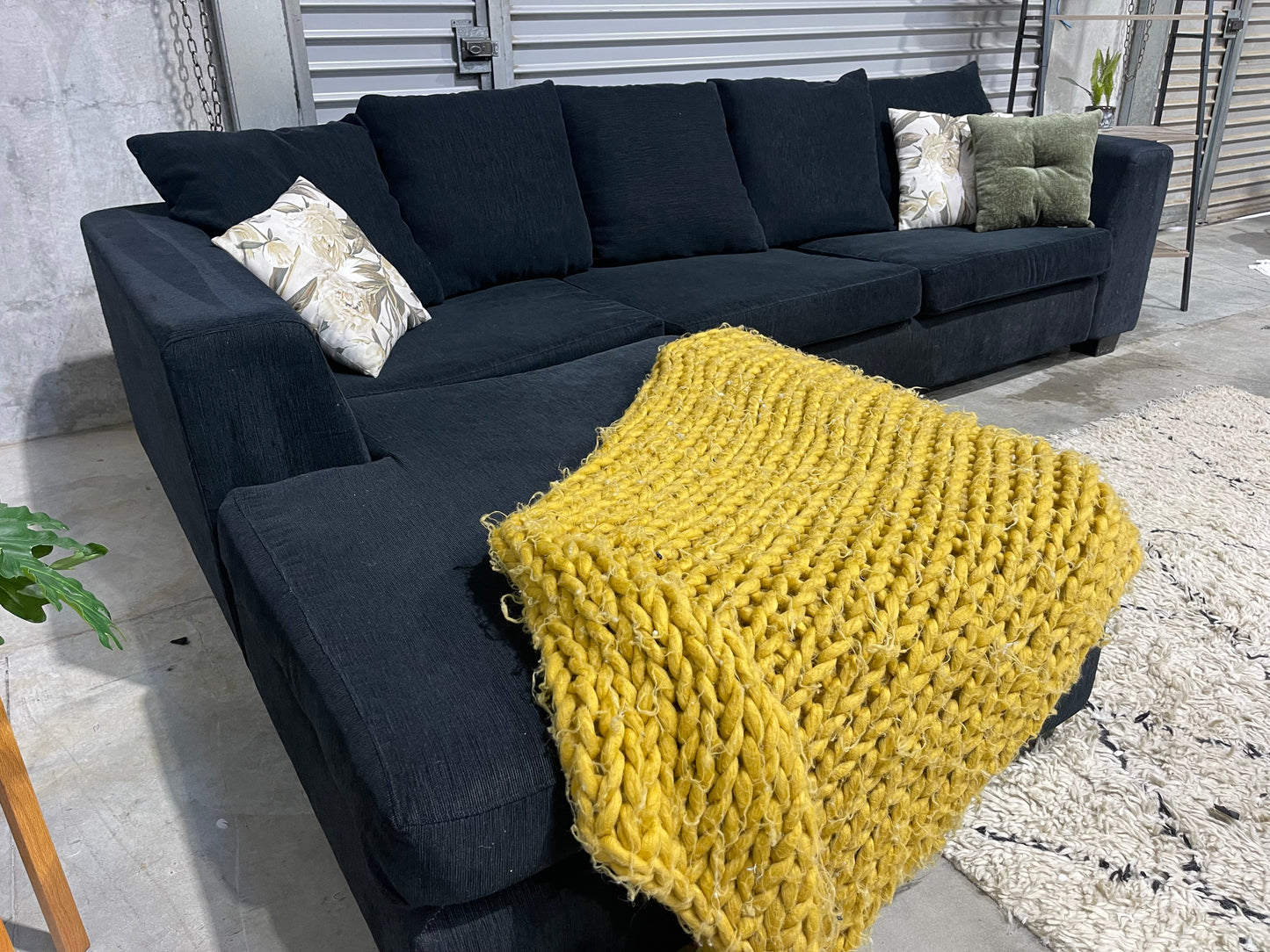 EXCELLENT CONDITION NZ MADE
4 SEATER L SHAPE WITH CHAISE