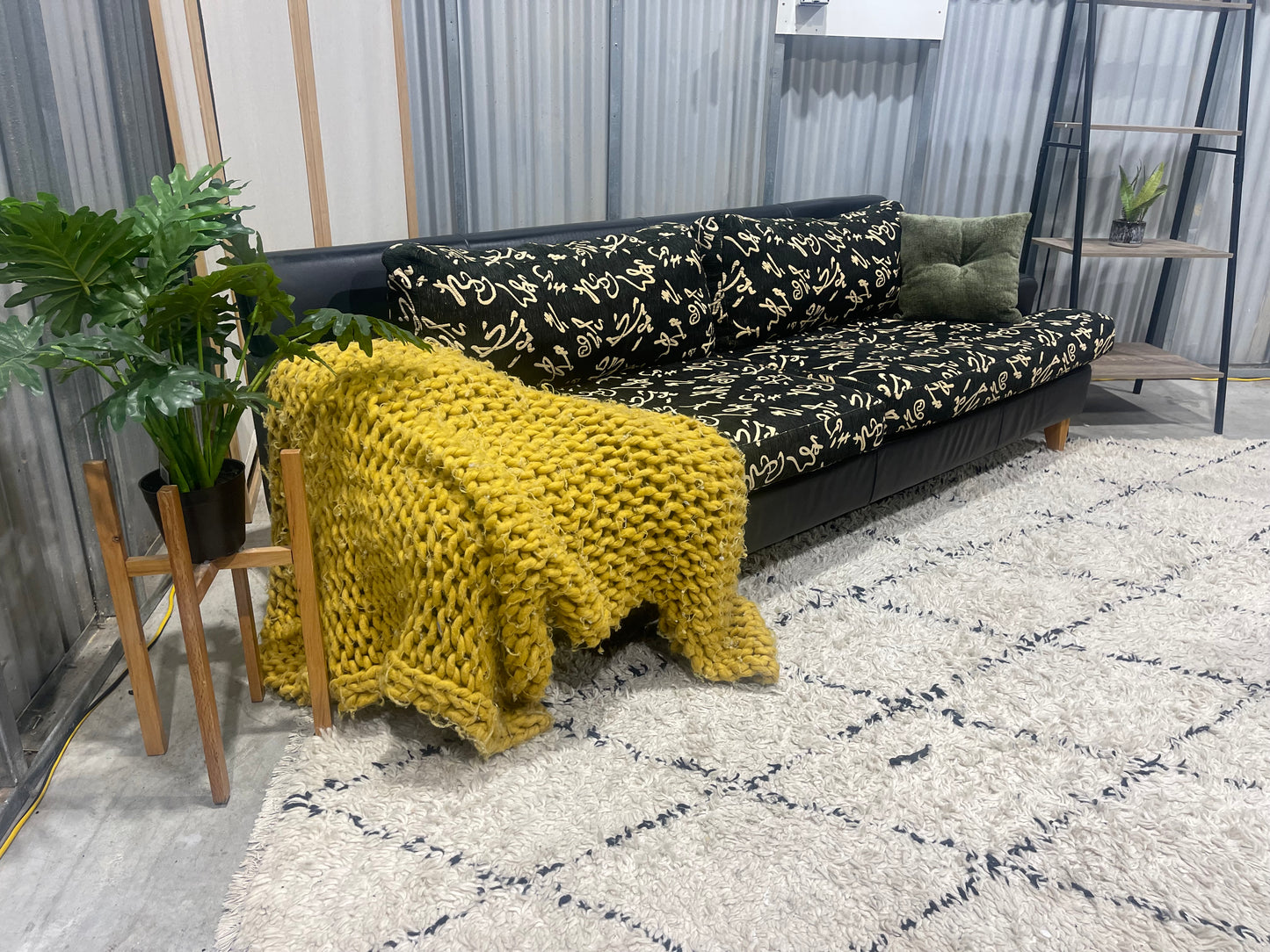 !!!FREE DELIVERY!!! π π¦ Great Condition - Black Leather Colour - 3 Seater Sofa with Patterned Cushions