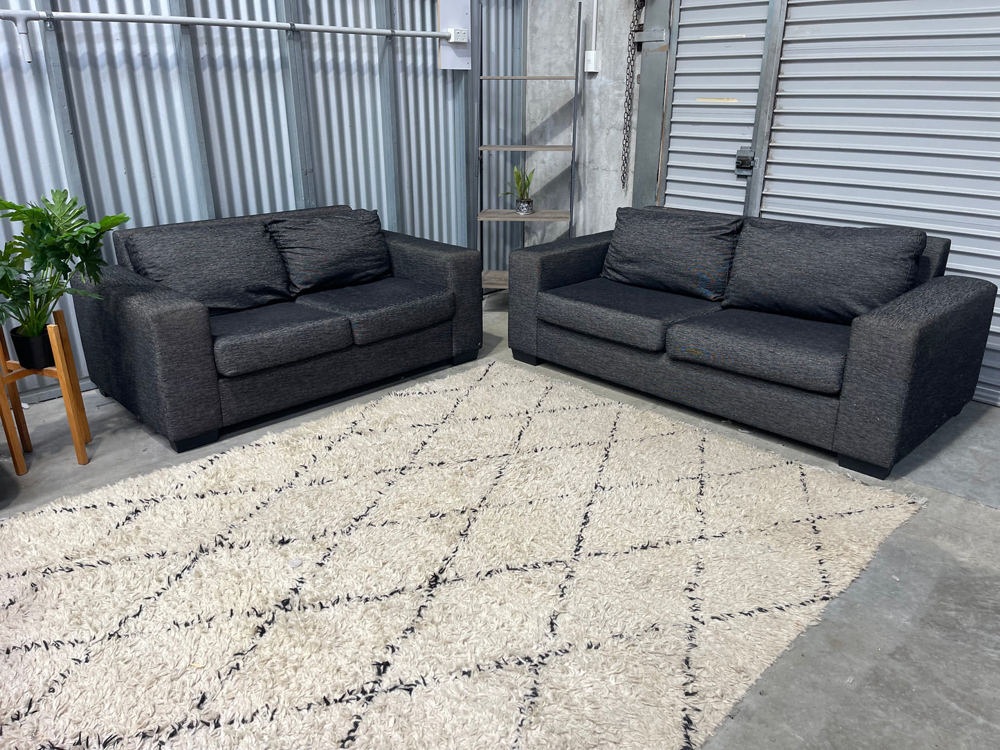 EXCELLENT CONDITION
2+3 SEATER LOUNGE SUITE
