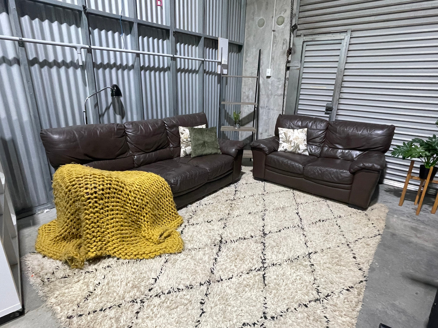 GREAT CONDITION
2+3 SEATER LOUNGE SUITE