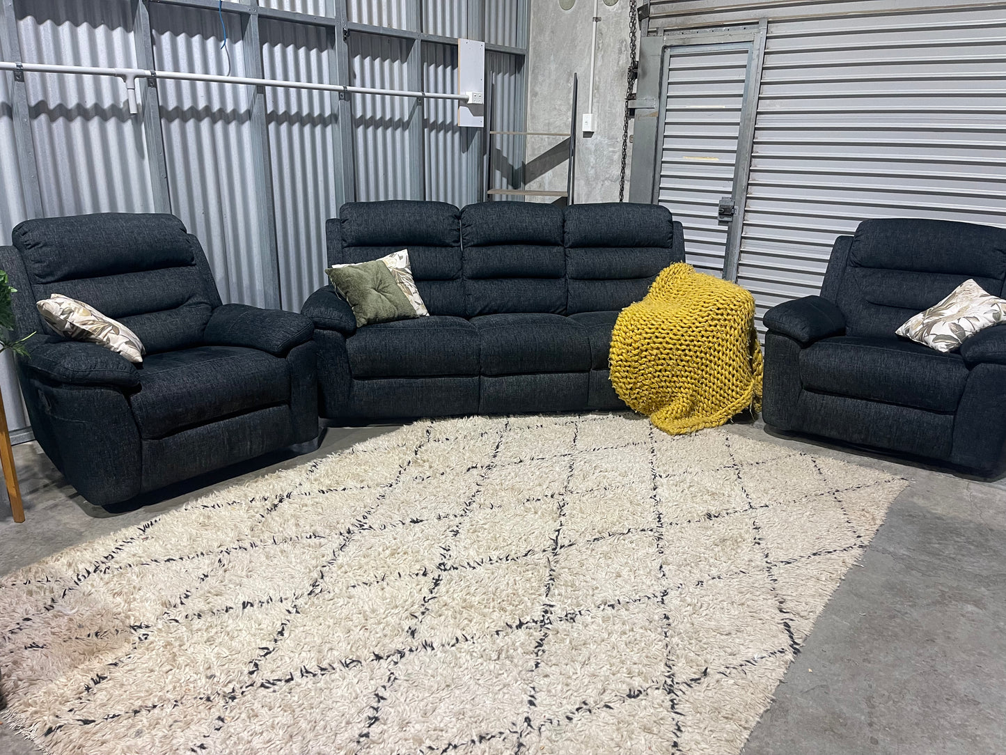 BLACK FRIDAY OFFER HARVEY NORMAN MAVERICK RECLINER LOUNGE SUITE 3+1+1