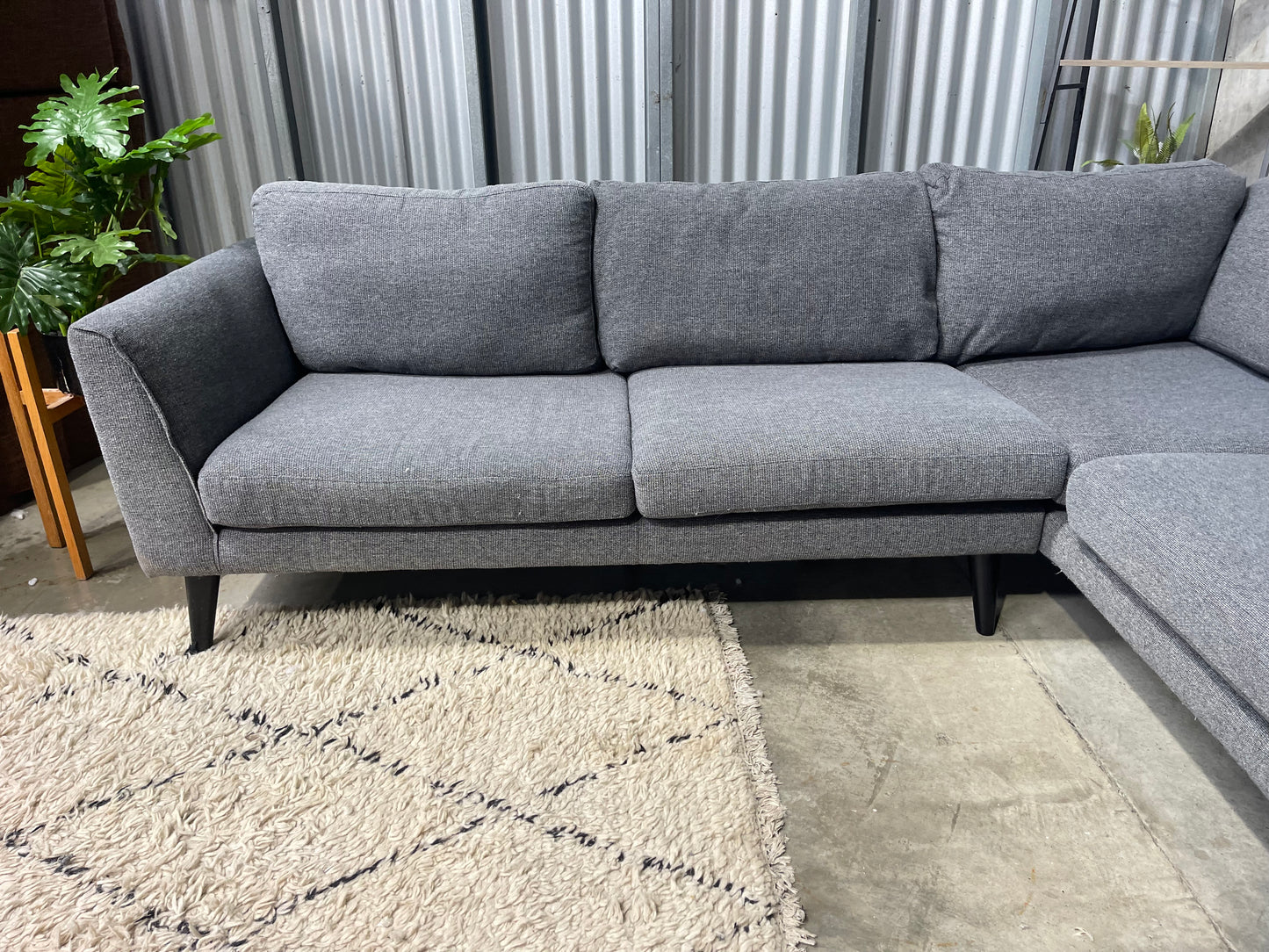 EXCELLENT CONDITION
FREEDOM 4.5 SEATER CORNER
LOUNGE SUITE