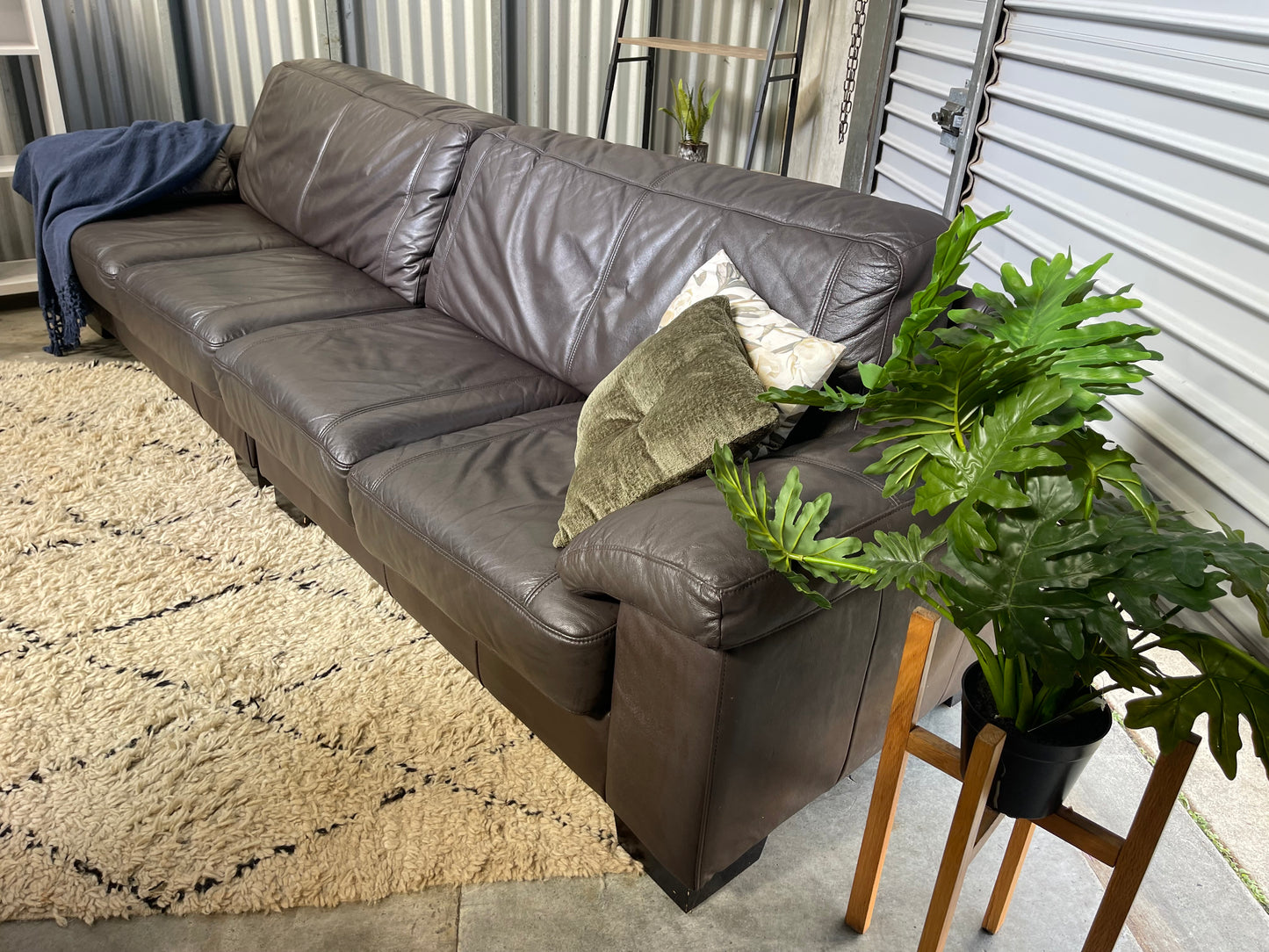 GREAT CONDITION
4.5 SEATER SOFA