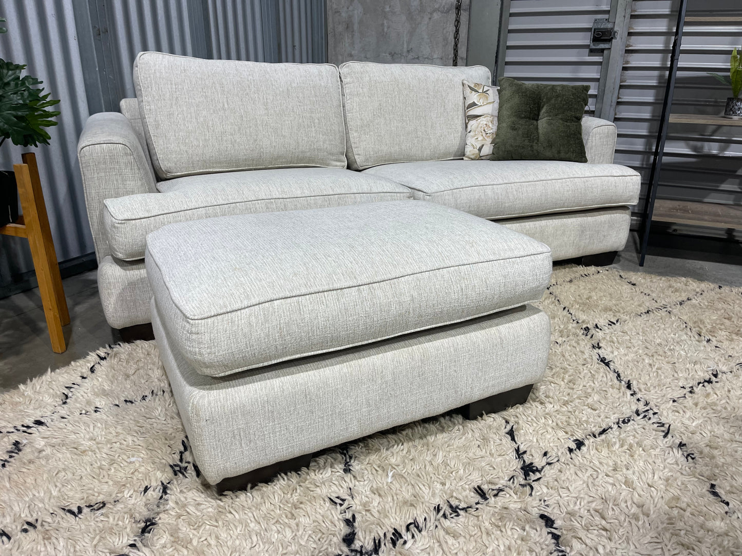 EXCELLENT CONDITION
FARMERS 3 SEATER + OTTOMAN