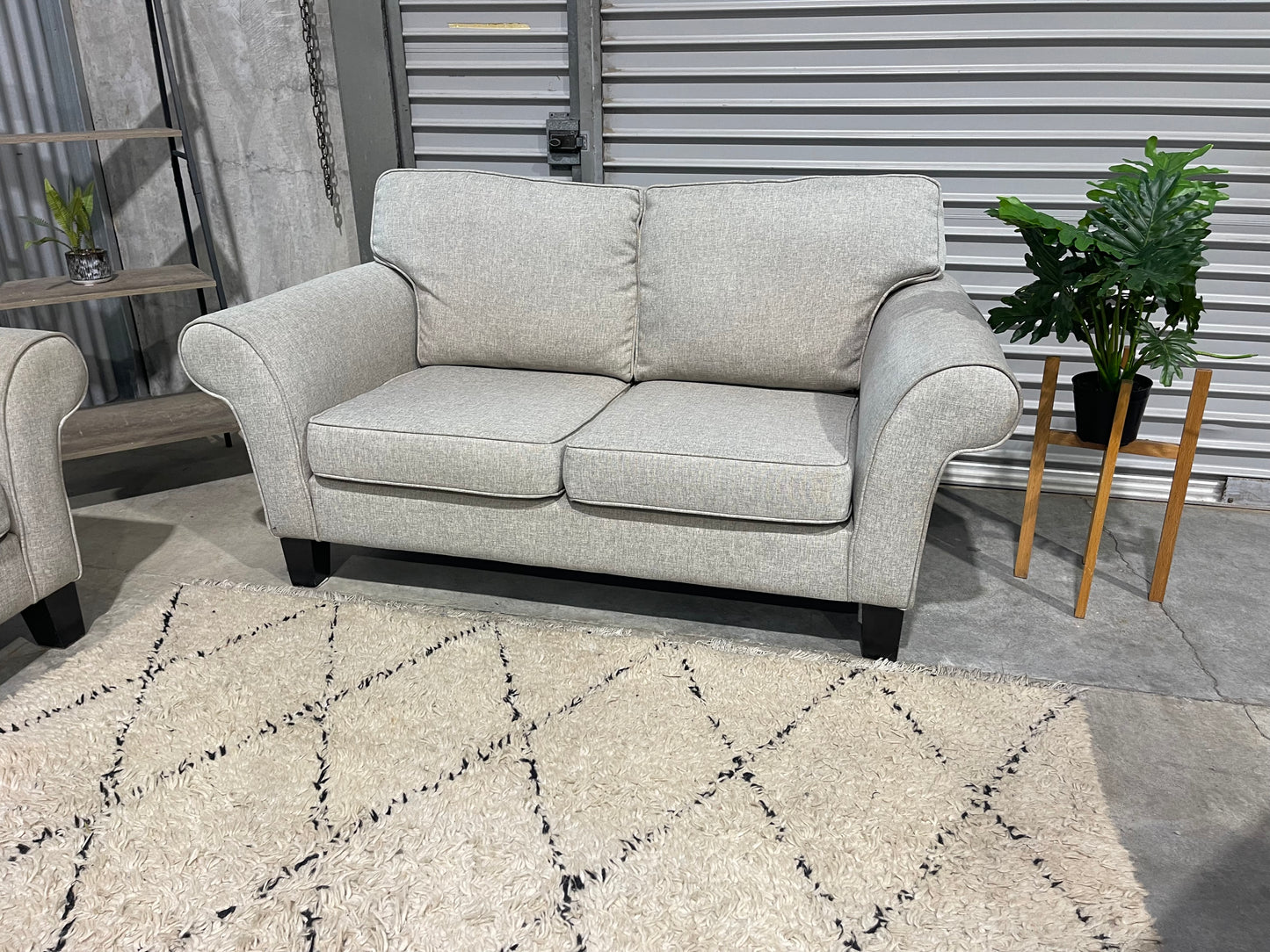 GOOD CONDITION
2+3 SEATER LOUNGE SUITE