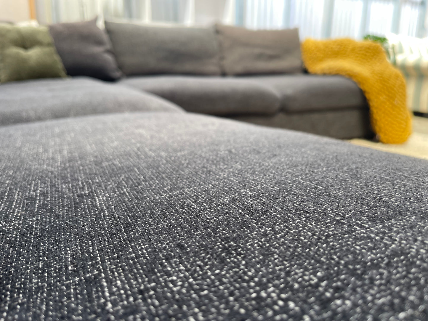 !!!FREE DELIVERY!!! π π¦ EXCELLENT CONDITION FEATHER DOWN - Charcoal Black Colour - JOHN YOUNG BRANDED - 5 Seater Corner Lounge Suite