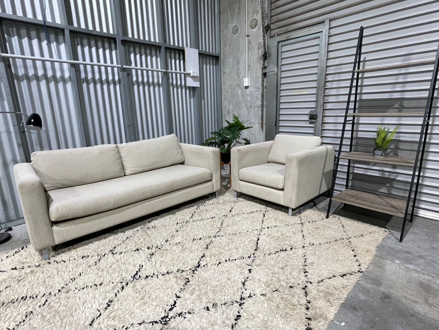 GREAT NEAR NEW CONDITION
2.5 SEATER+ SINGLE SEATER
LOUNGE SUITE