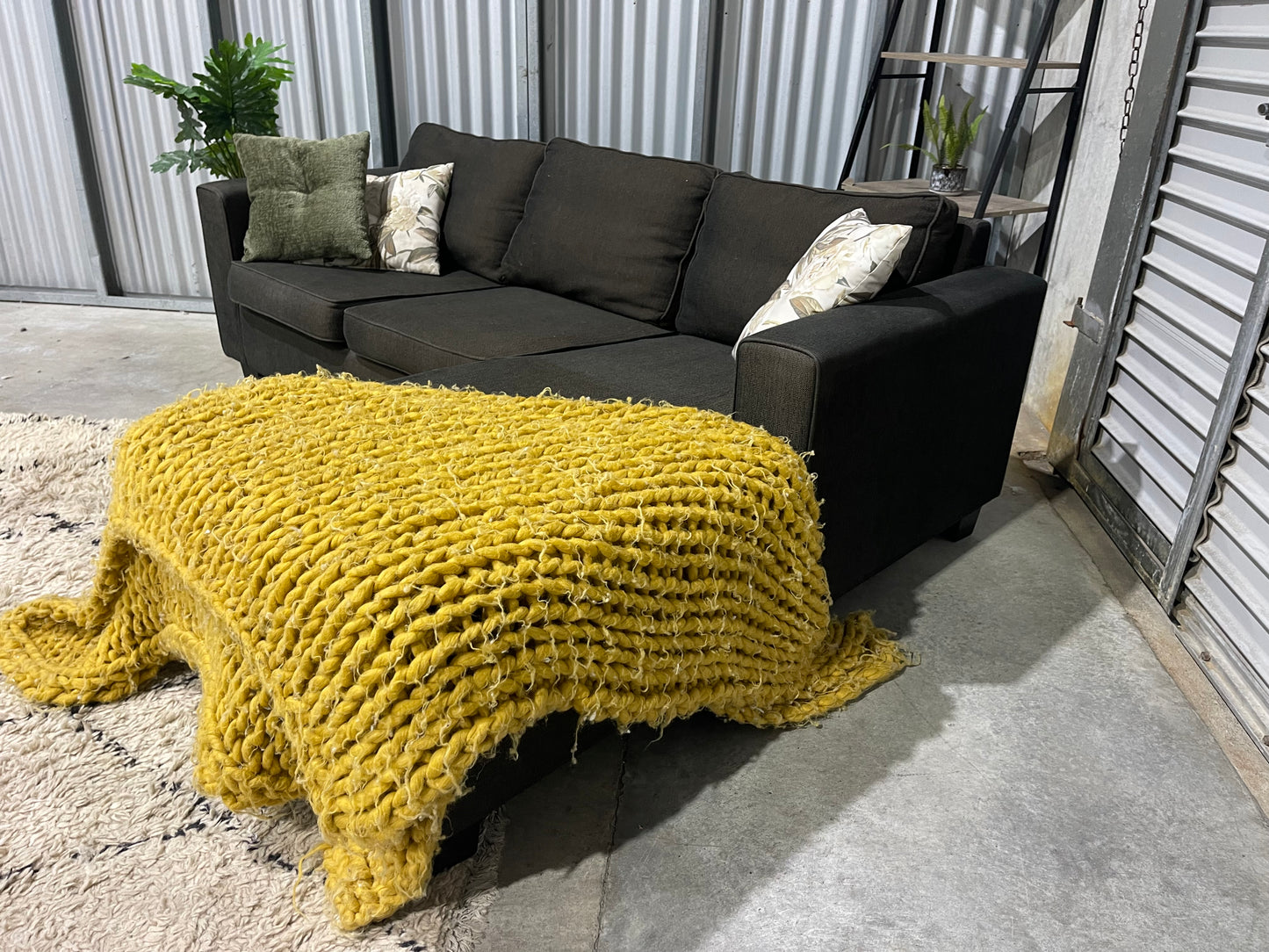 EXCELLENT CONDITION
L SHAPE WITH REVERSIBLE CHAISE
