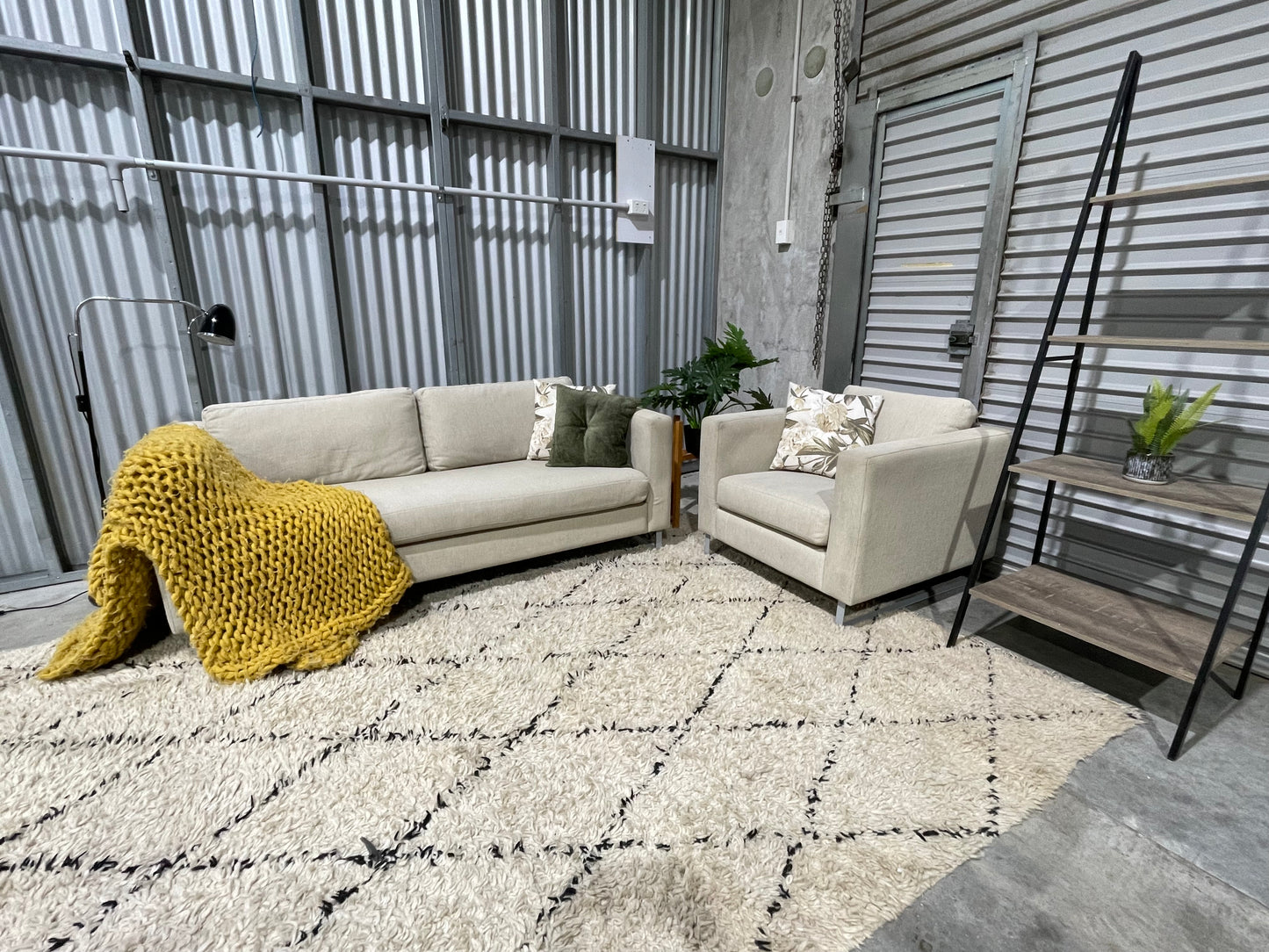 GREAT NEAR NEW CONDITION
2.5 SEATER+ SINGLE SEATER
LOUNGE SUITE