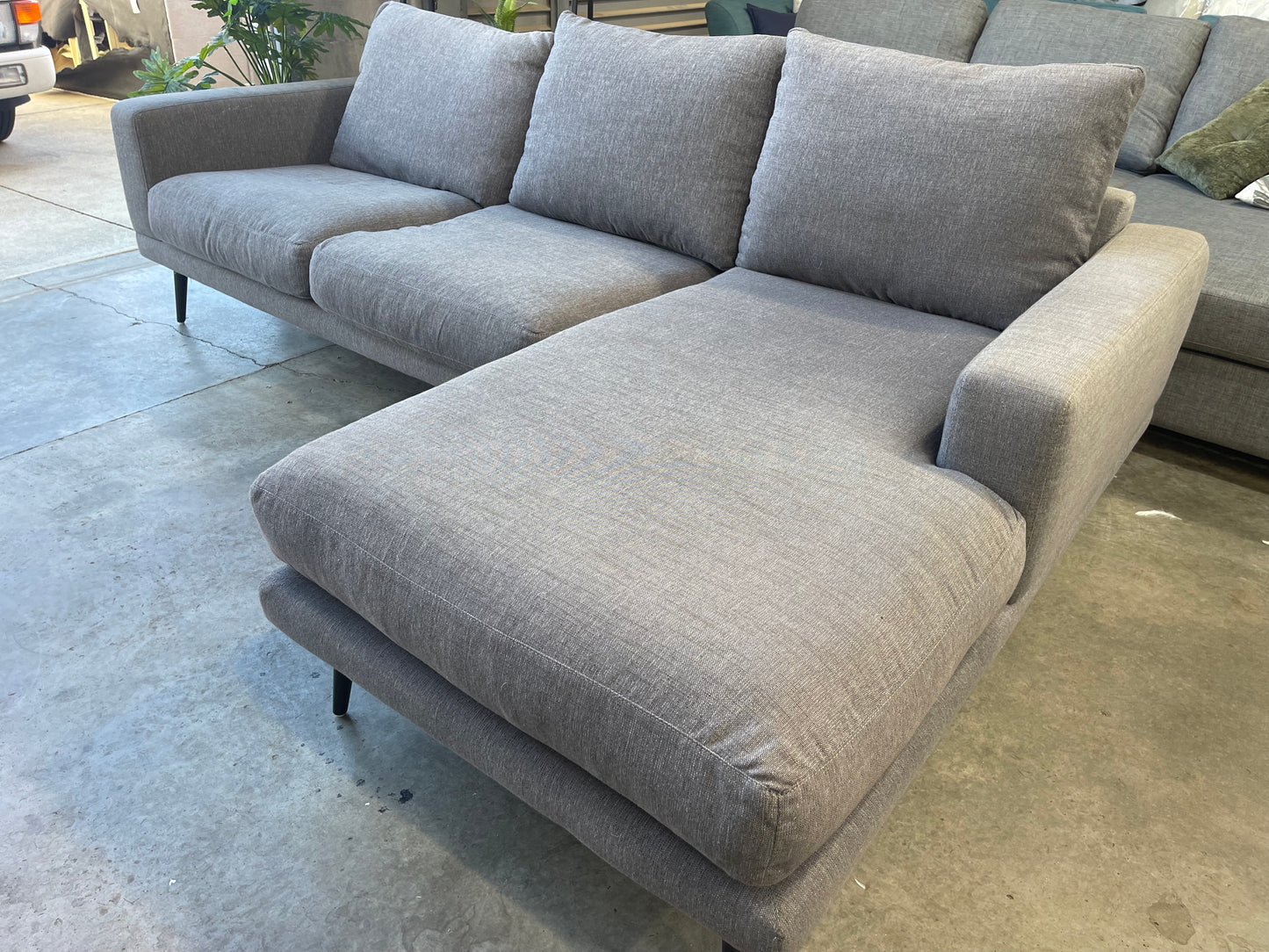 !!!FREE DELIVERY!!! π π¦ Excelent Condition - FREEDOM BRANDED - FULL FEATHERDOWN - Modern Gray Colour - 3.5 Seater L Shape