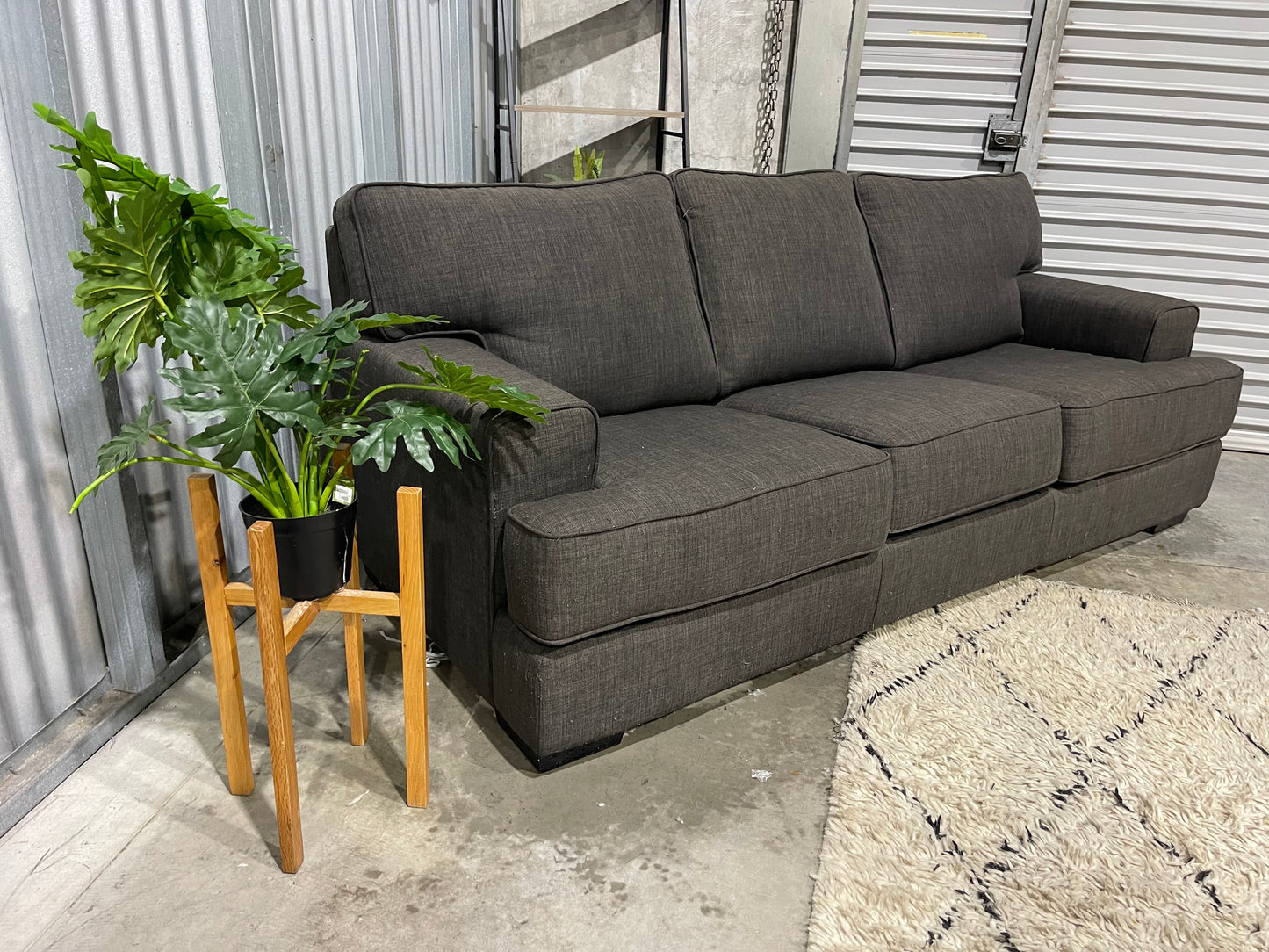 EXCELLENT CONDITION
3 SEATER SOFA BED