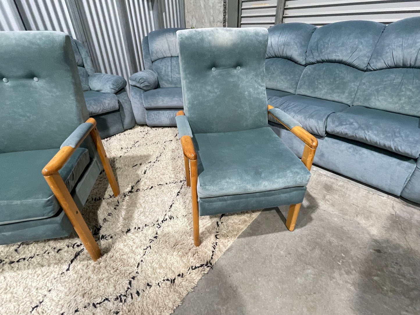 GREAT CONDITION 10 SEATER LOUNGE SUITE
2x ROCKER RECLINER
2x 3 SEATER COUCHES
2x OCCASION CHAIR