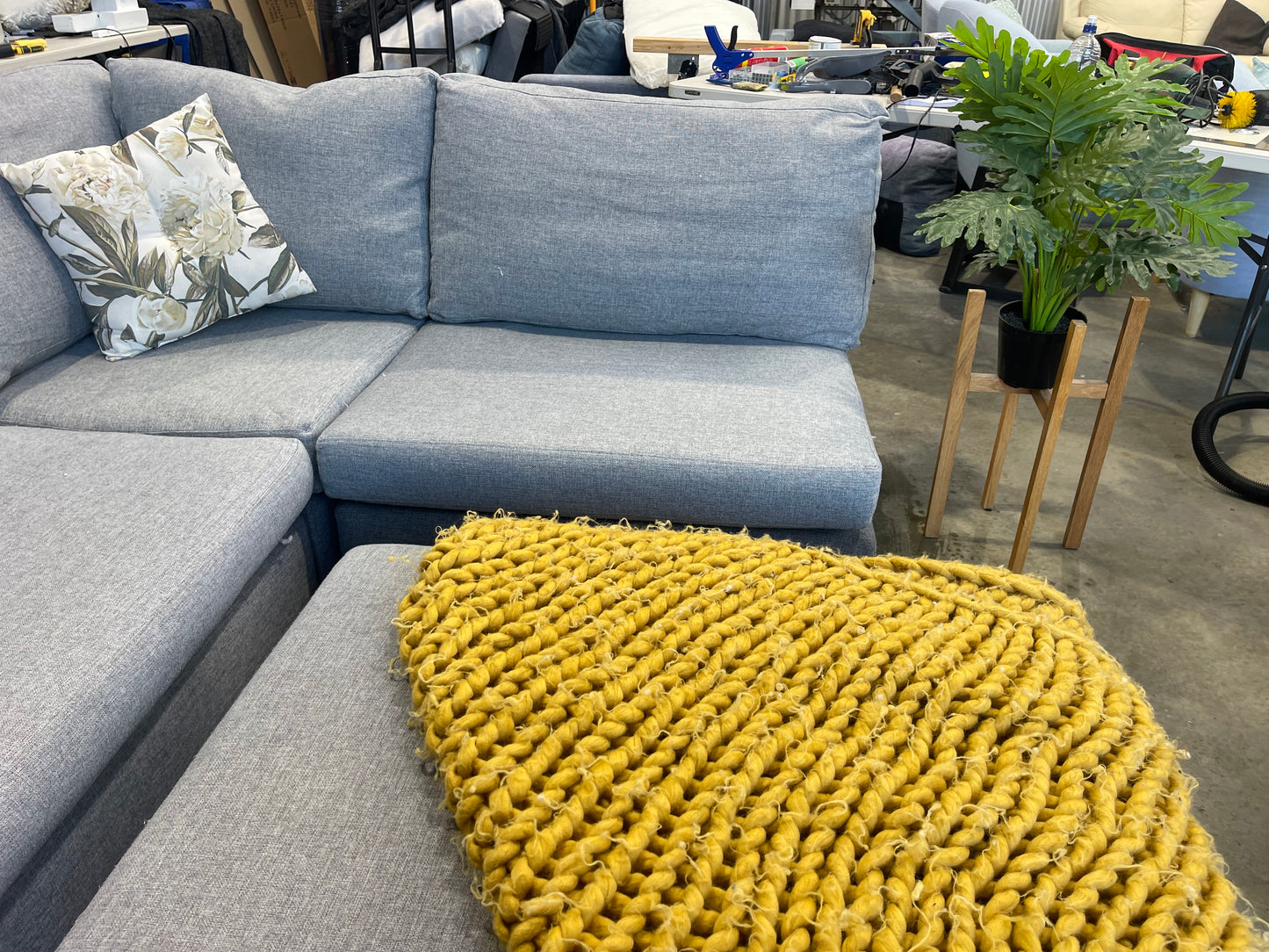 !!!FREE DELIVERY!!! π π¦ Excelent Condition - Modern Gray Colour - 5 seater modular Corner with Ottoman