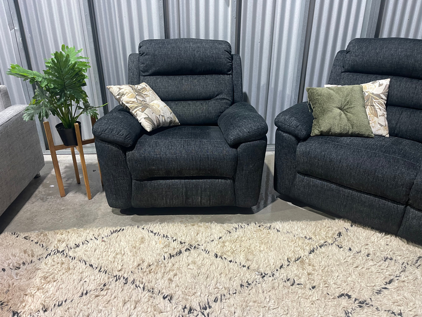 BLACK FRIDAY OFFER HARVEY NORMAN MAVERICK RECLINER LOUNGE SUITE 3+1+1