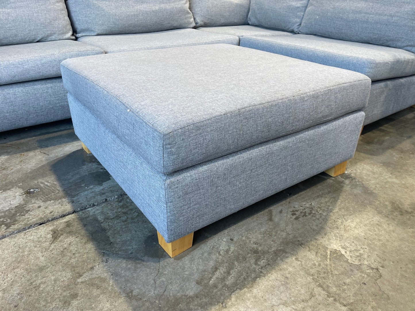 !!!FREE DELIVERY!!! π π¦ Excelent Condition - Modern Gray Colour - 5 seater modular Corner with Ottoman