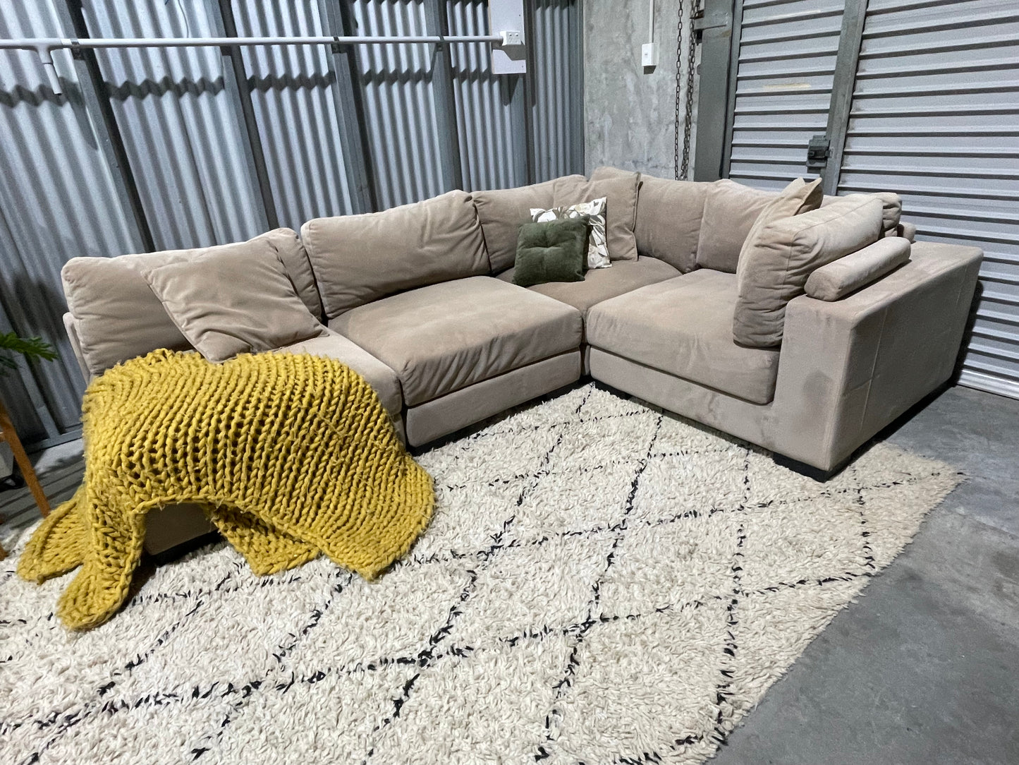 EXCELLENT CONDITION
HARVEY NORMAN 5 Seater modular Sectional Corner Lounge Suite