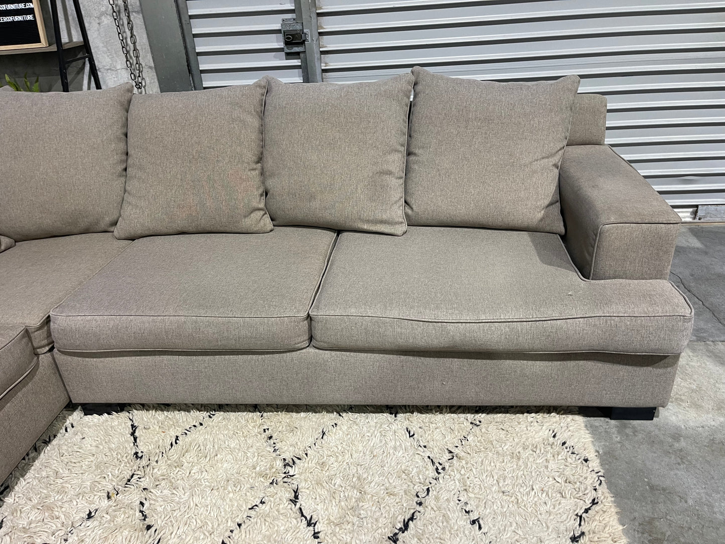 GOOD CONDITION NZ MADE 5 SEATER CORNER LOUNGE SUITE