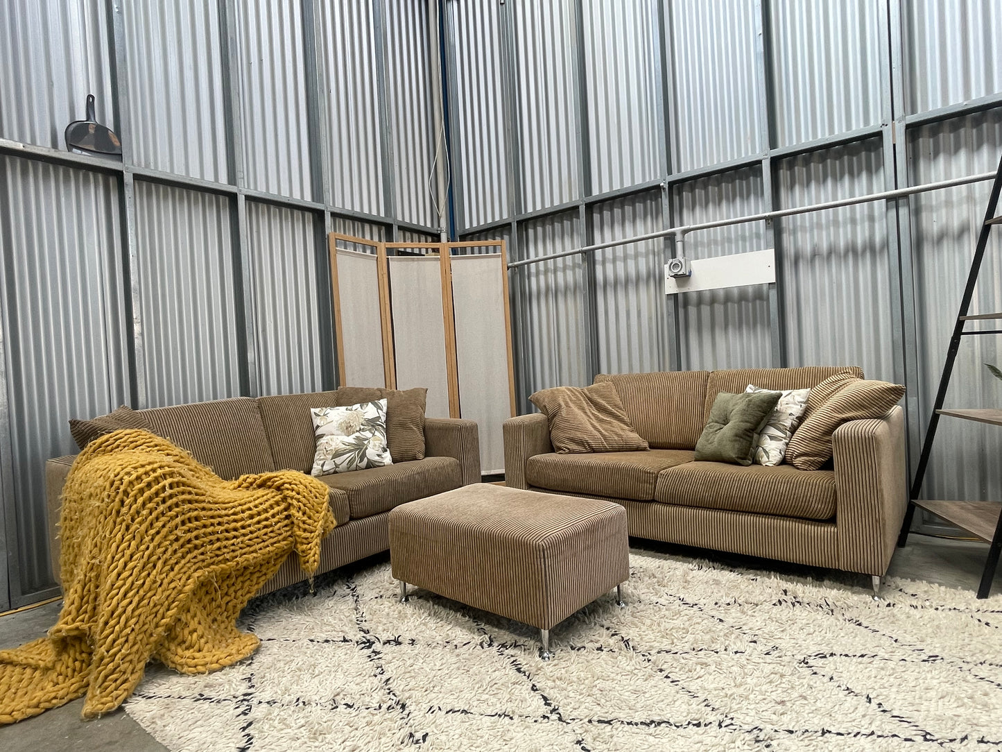 !!!FREE DELIVERY!!! π π¦ Excellent Condition - NZ FORMA BRANDED - Sandstone Brown Patterned Colour - 2 + 2 + Ottoman Lounge Suite