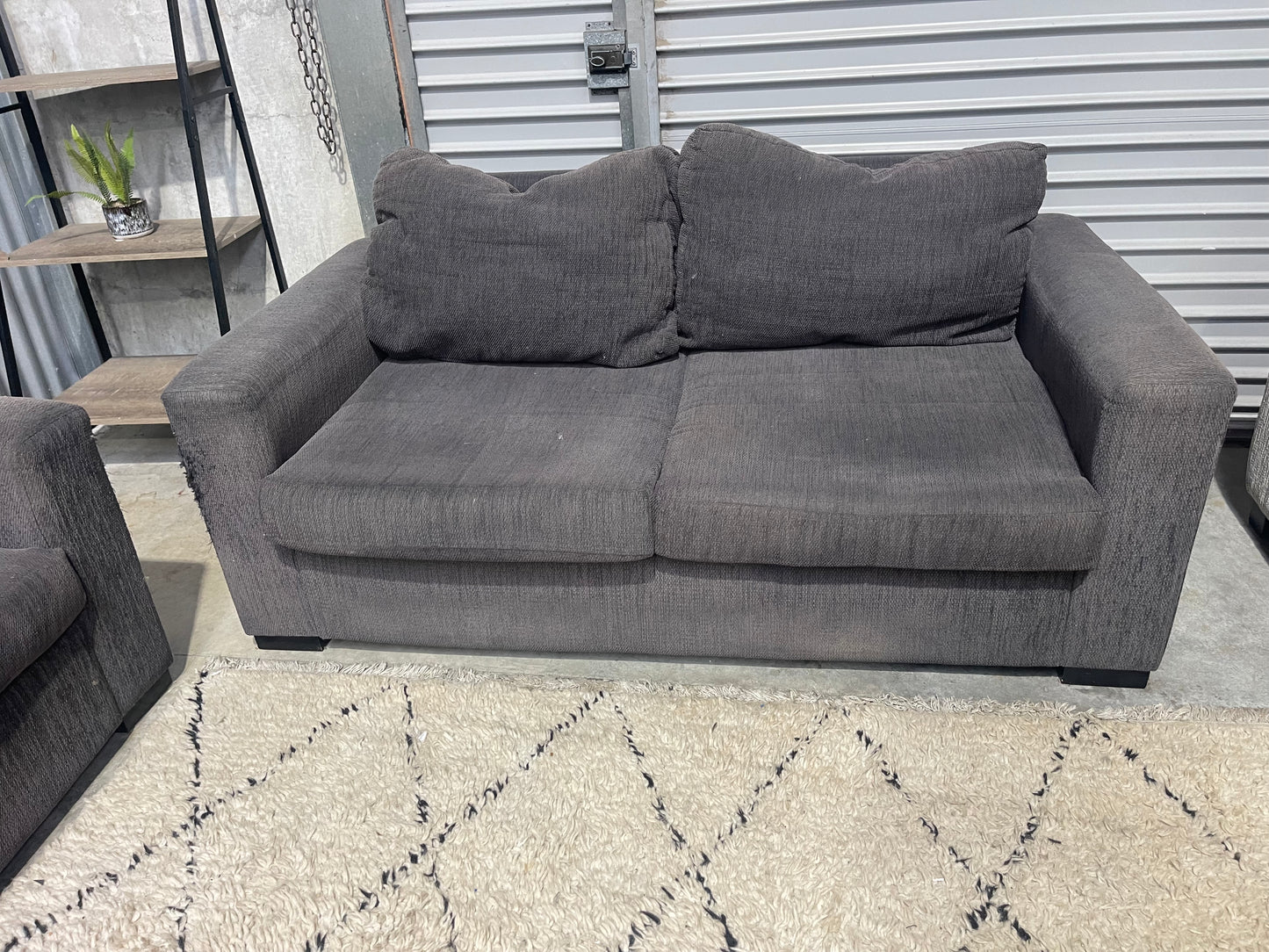 GOOD CONDITION
NZ MADE WARWICK
2+2 SEATER LOUNGE SUITE