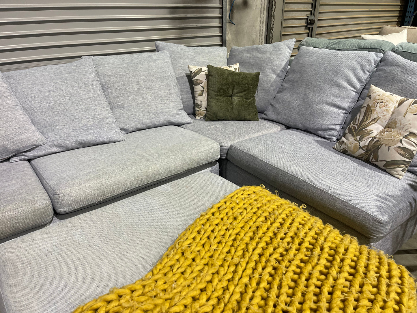NZ MADE
5 SEATER CORNER WITH OTTOMAN
LOUNGE SUITE