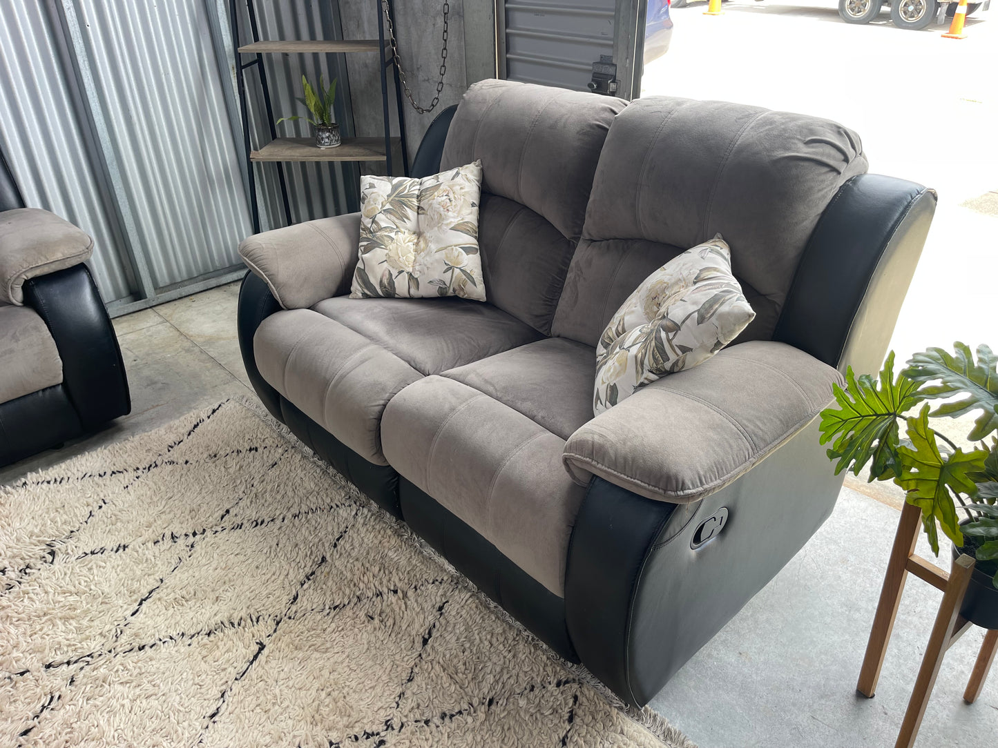 EXCELLENT CONDITION
2+3 SEATER RECLINER
LOUNGE SUITE