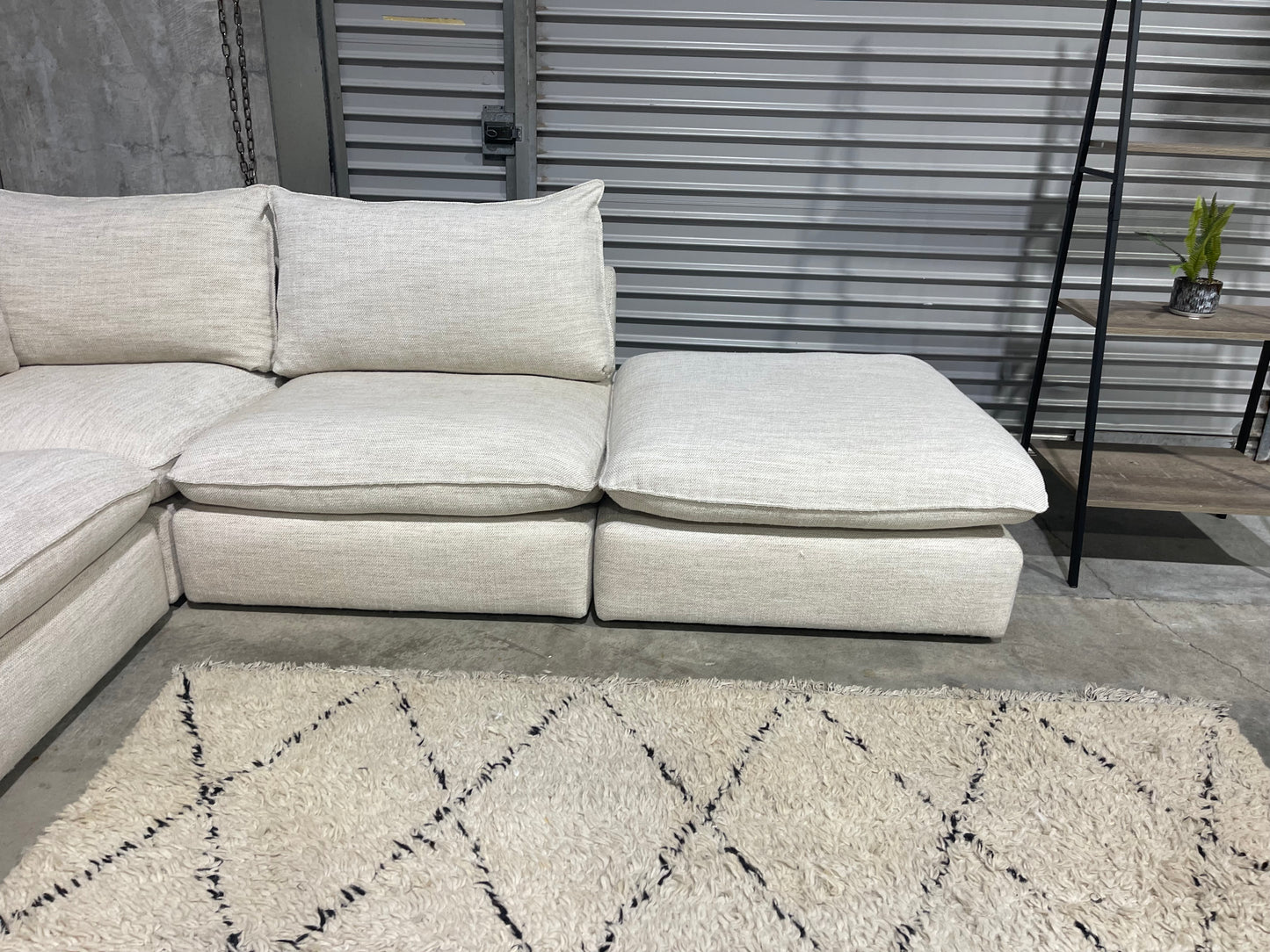 EXCELLENT CONDITION FREEDOM SORRENTO MODULAR LOUNGE SUITE WITH OTTOMAN