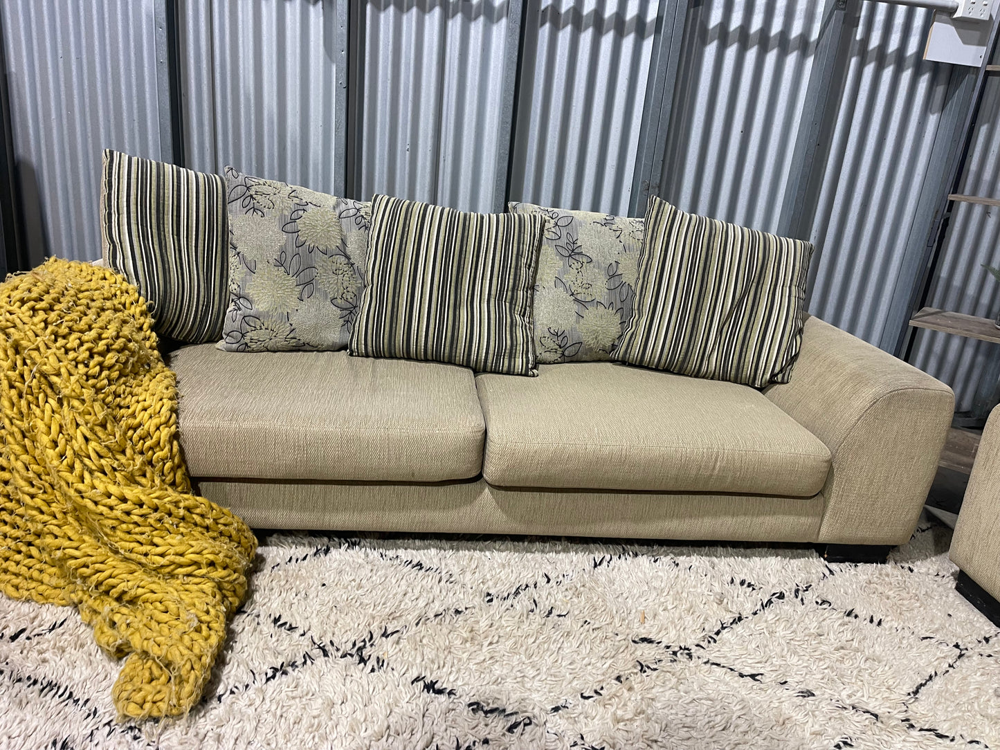 GREAT CONDITION
NZ MADE 3.5 + 3 SEATER LOUNGE SUITE