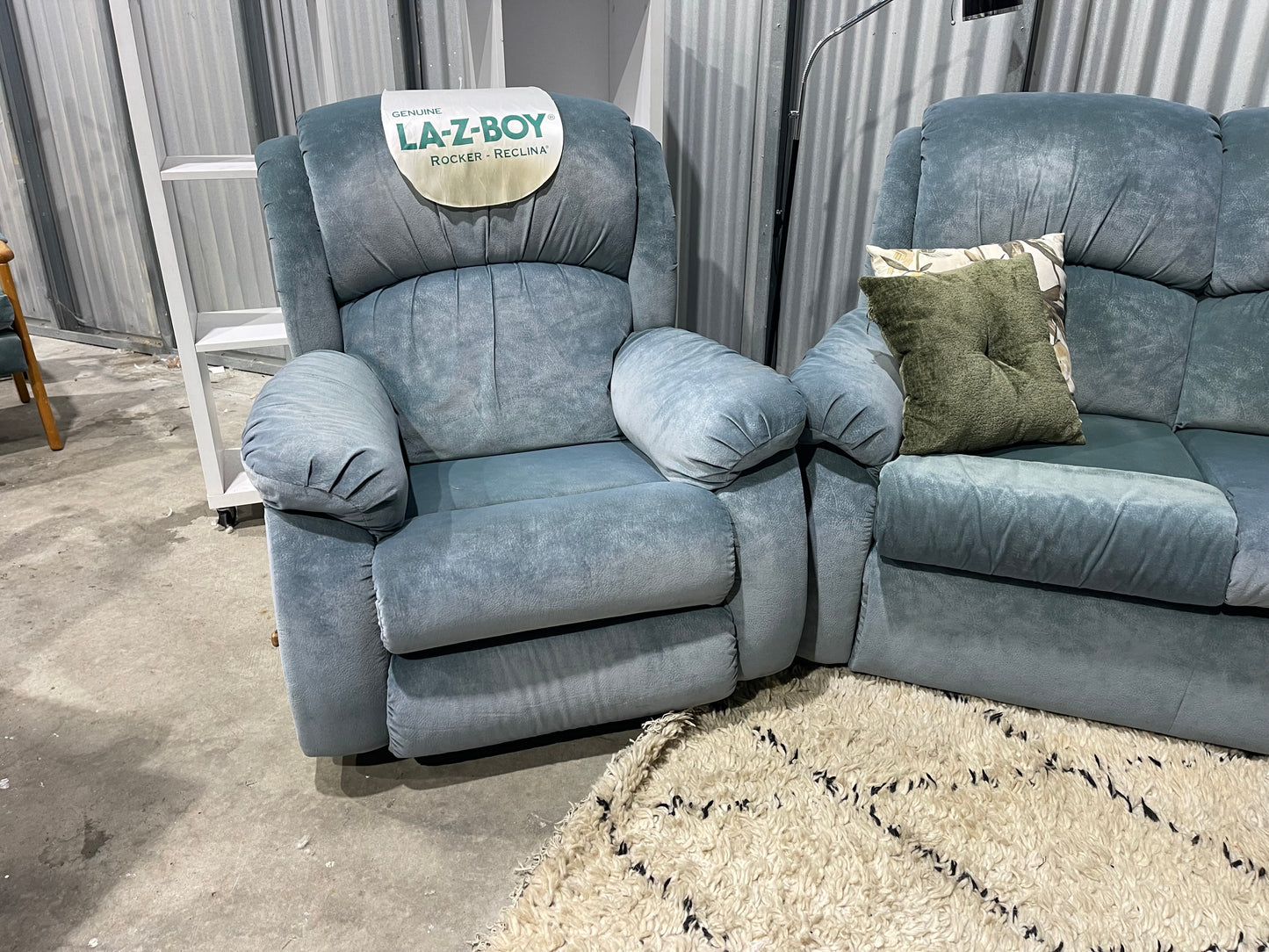 GREAT CONDITION 10 SEATER LOUNGE SUITE
2x ROCKER RECLINER
2x 3 SEATER COUCHES
2x OCCASION CHAIR