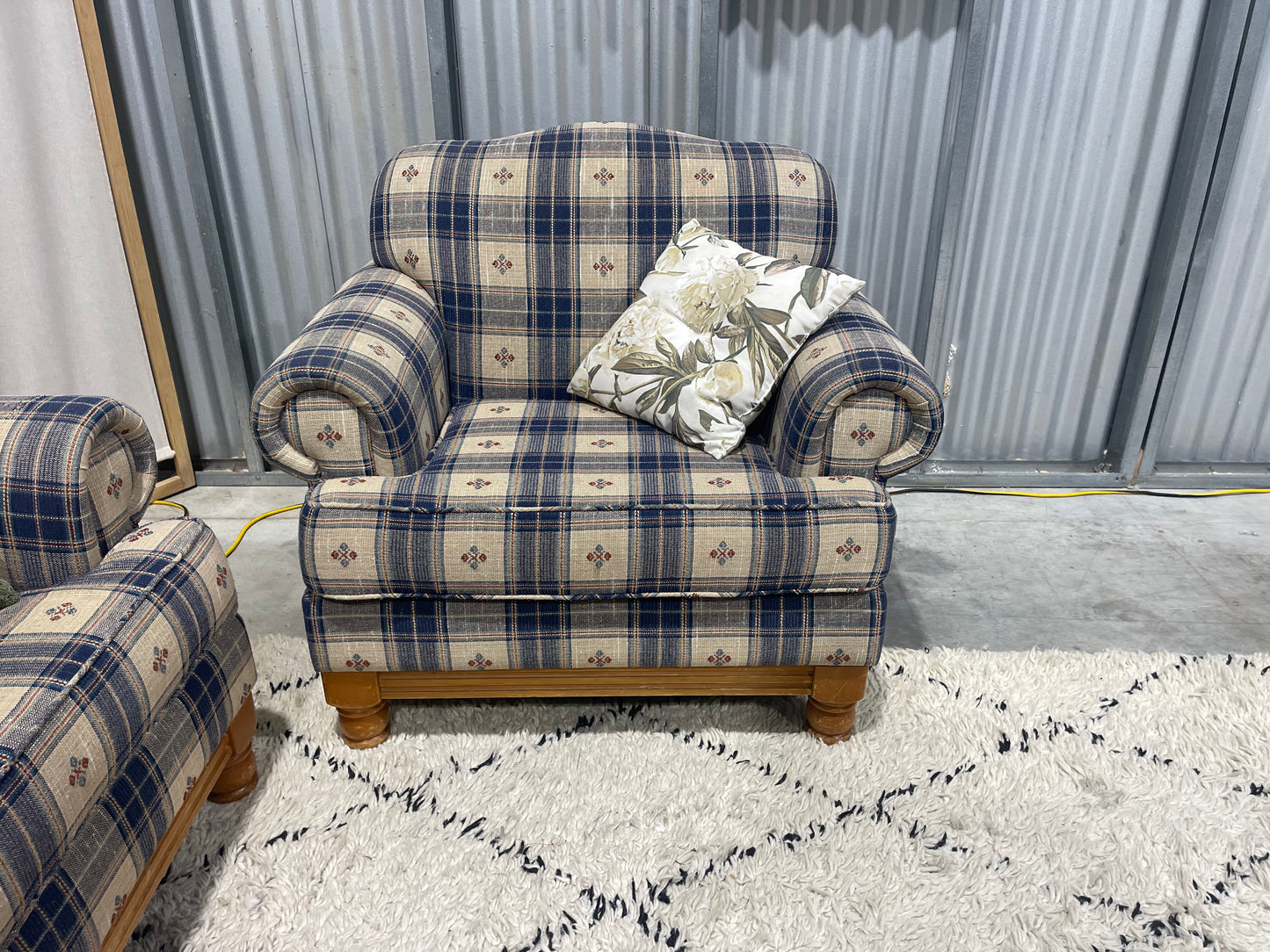 !!!FREE DELIVERY!!! π π¦ Excellent Condition - Patterned Canvas Burlap - D.A. LEWIS BRANDED - 2 + 1 Seater Lounge Suite