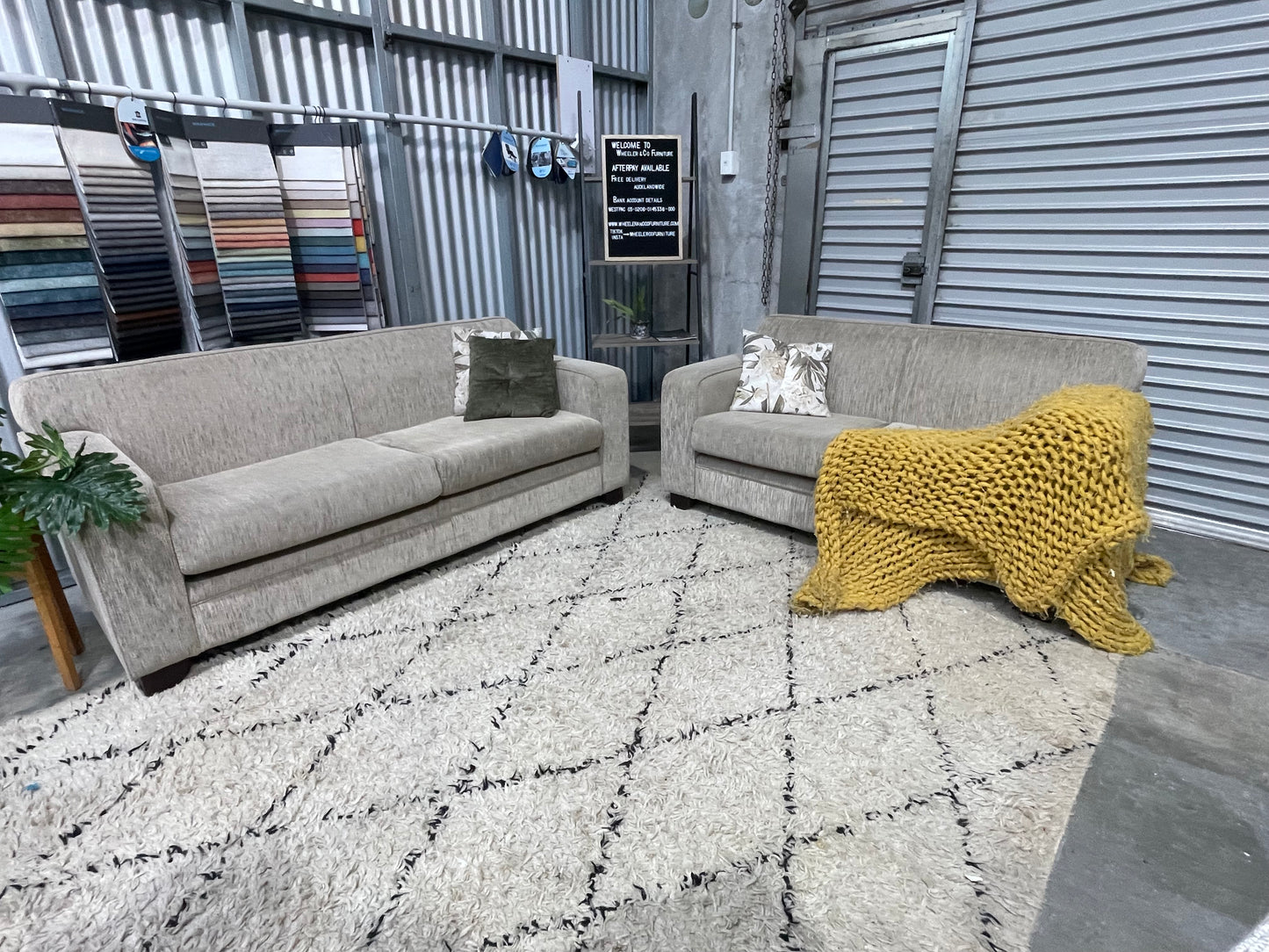 NZ MADE
MOBILIER 2+3 LOUNGE SUITE