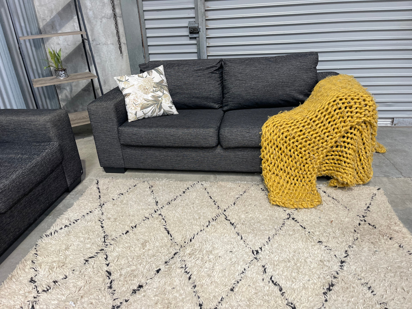 EXCELLENT CONDITION
2+3 SEATER LOUNGE SUITE