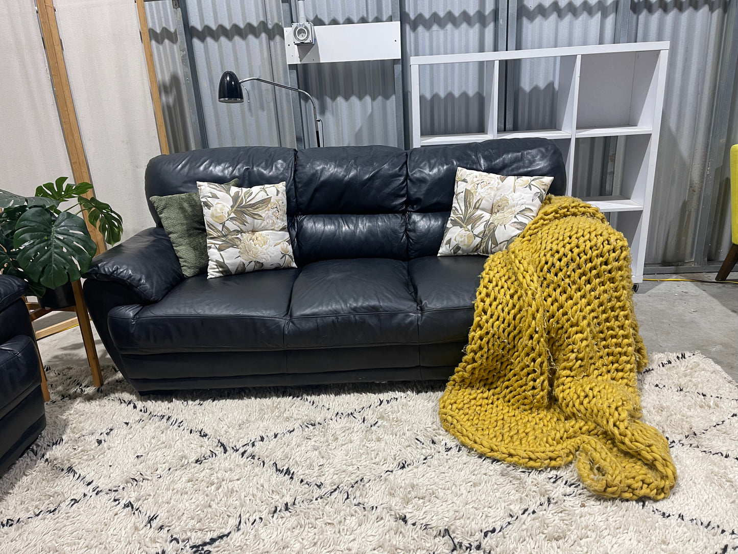 !!!FREE DELIVERY!!! ๐
Excellent Condition- Genuine Leather
- 3 + 2 Seater Lounge Suite