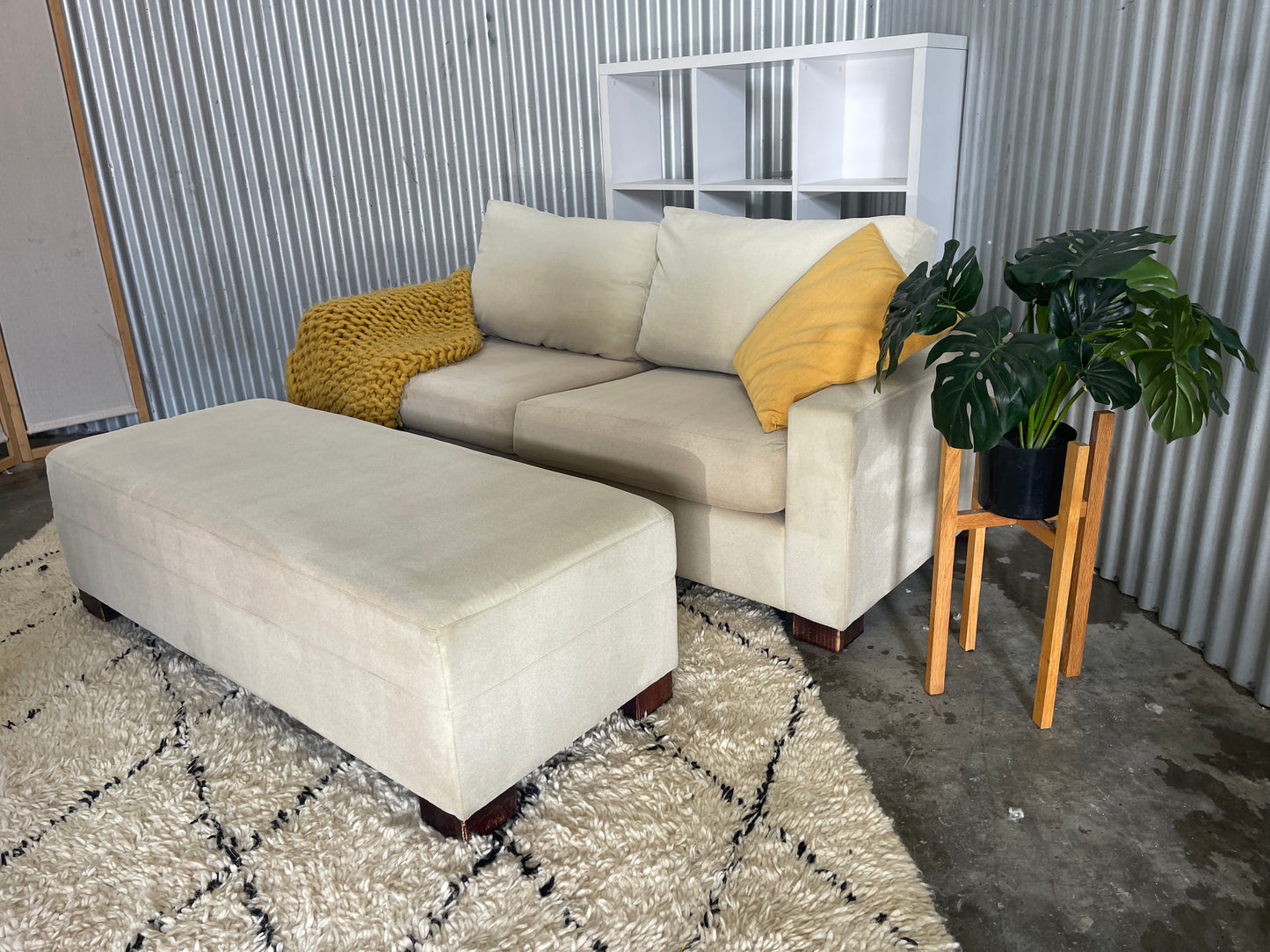 FREEDOM BRANDED - 2.5 + Ottoman Lounge Suite