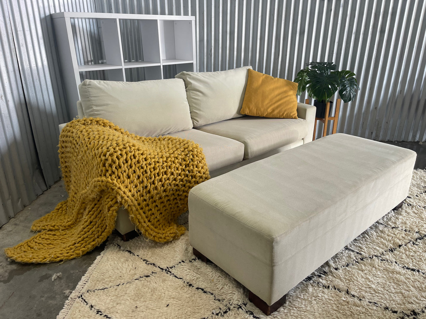 FREEDOM BRANDED - 2.5 + Ottoman Lounge Suite
