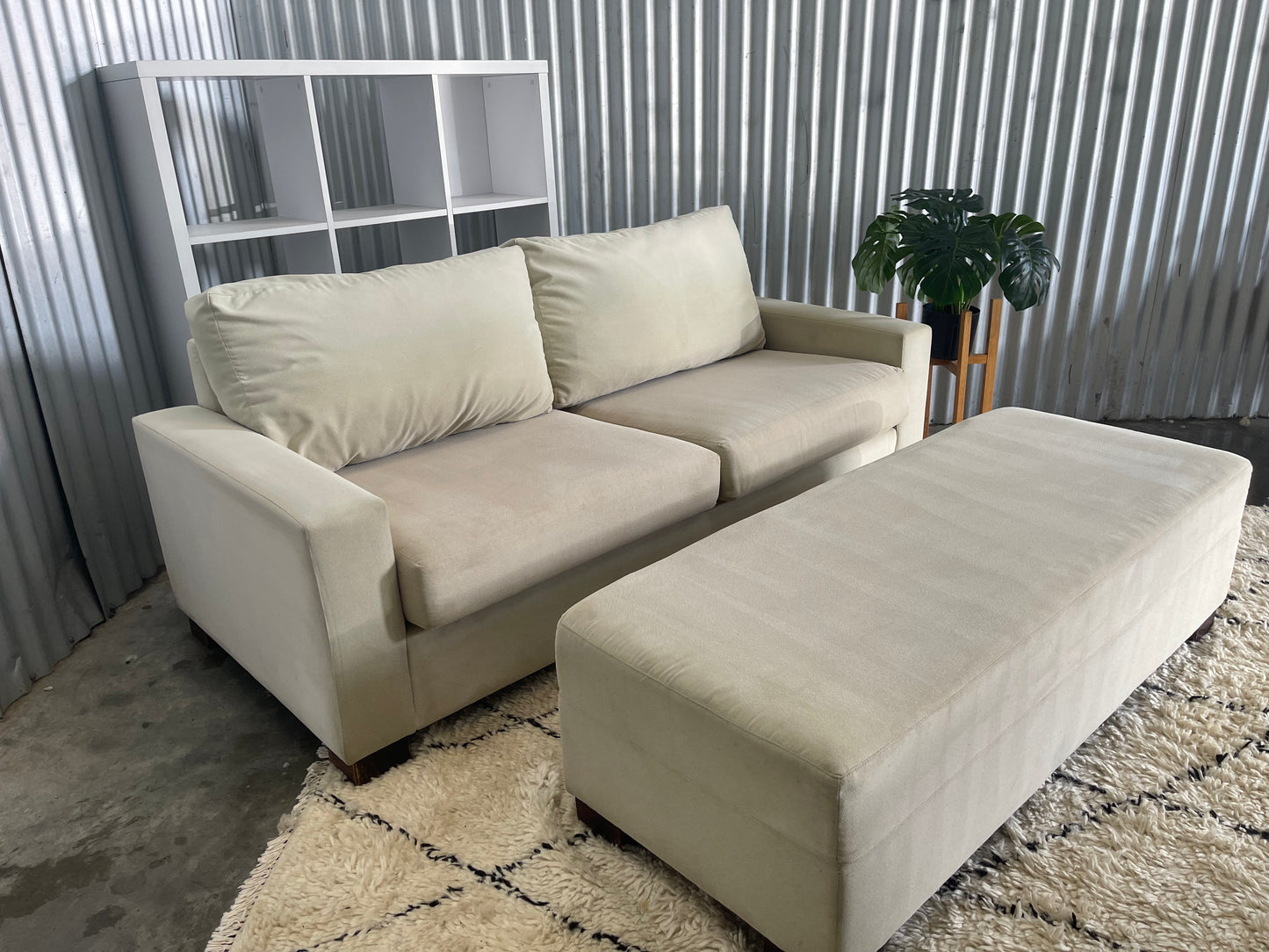 FREEDOM BRANDED - 2.5 + Ottoman Lounge Suite