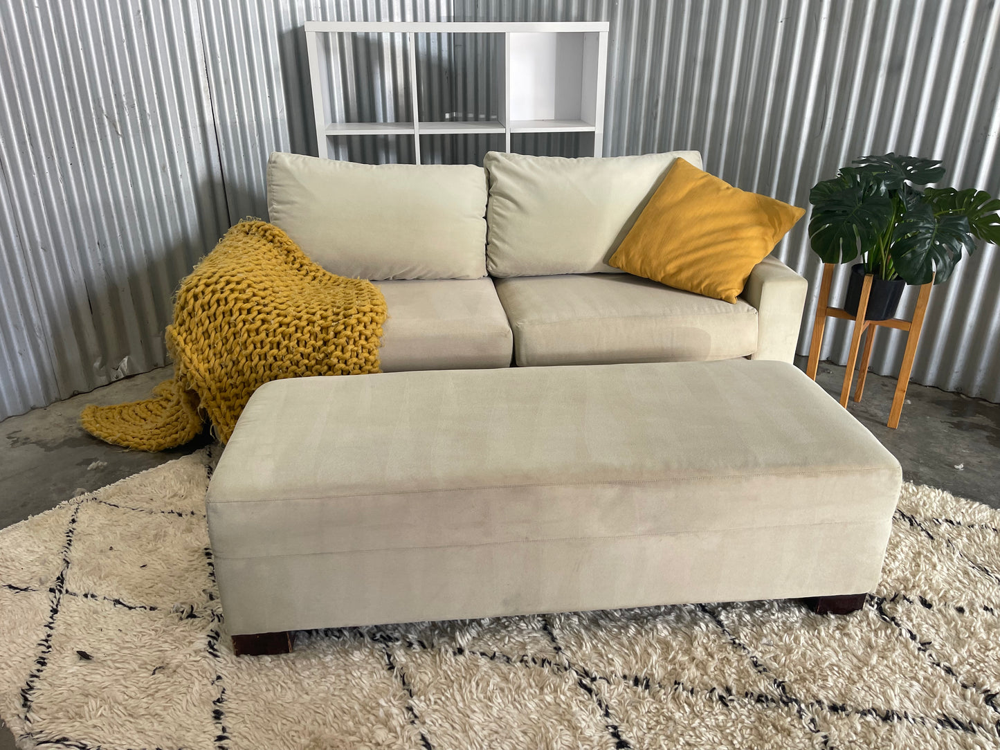 FREEDOM BRANDED - 2.5 + Ottoman Lounge Suite