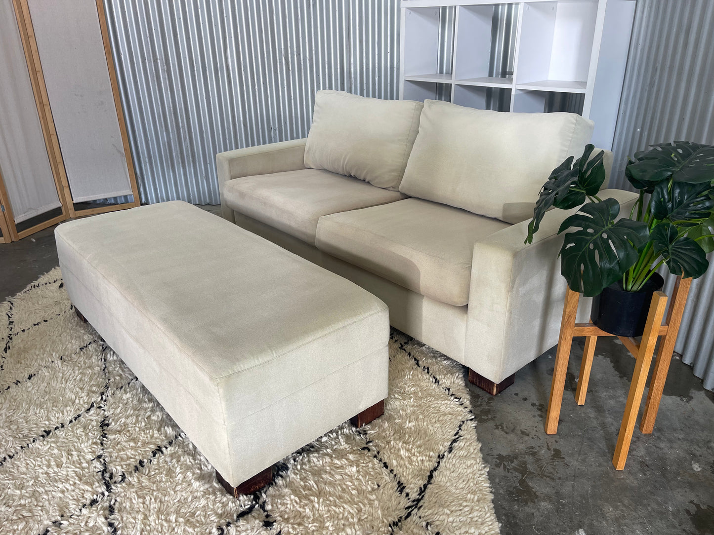 FREEDOM BRANDED - 2.5 + Ottoman Lounge Suite